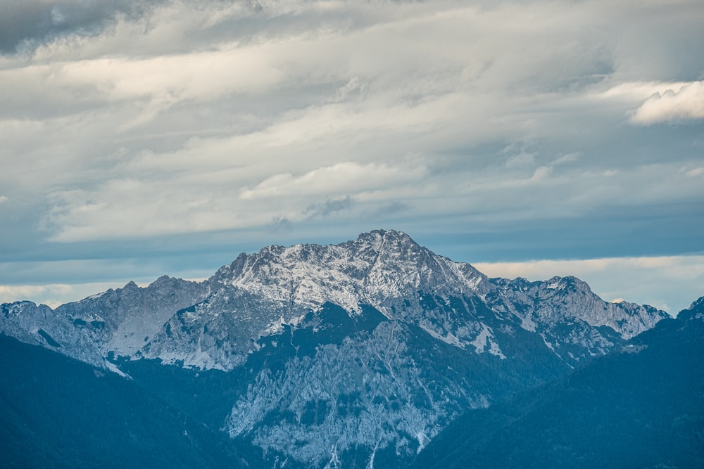 a snowy mountain range