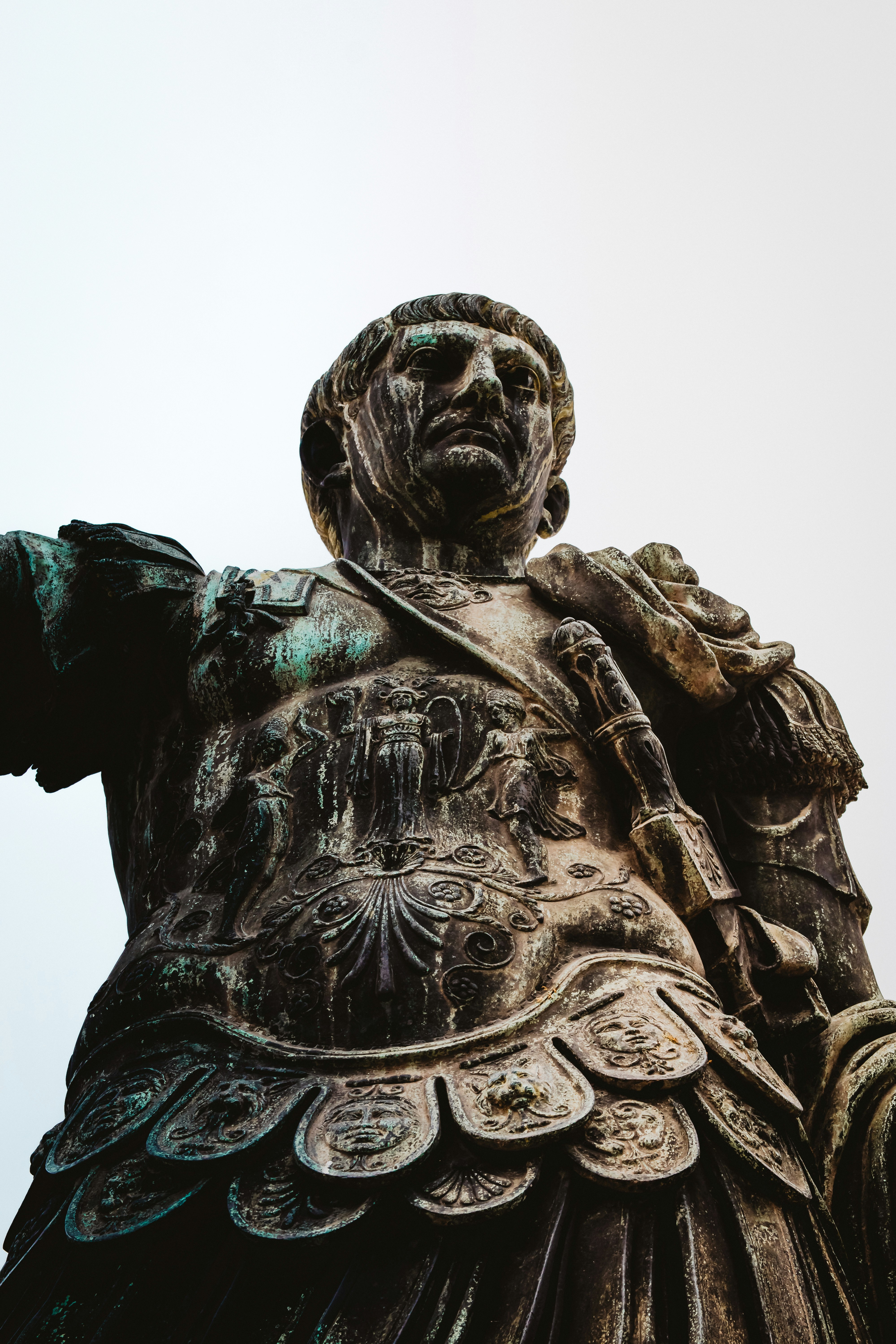 una estatua de una persona