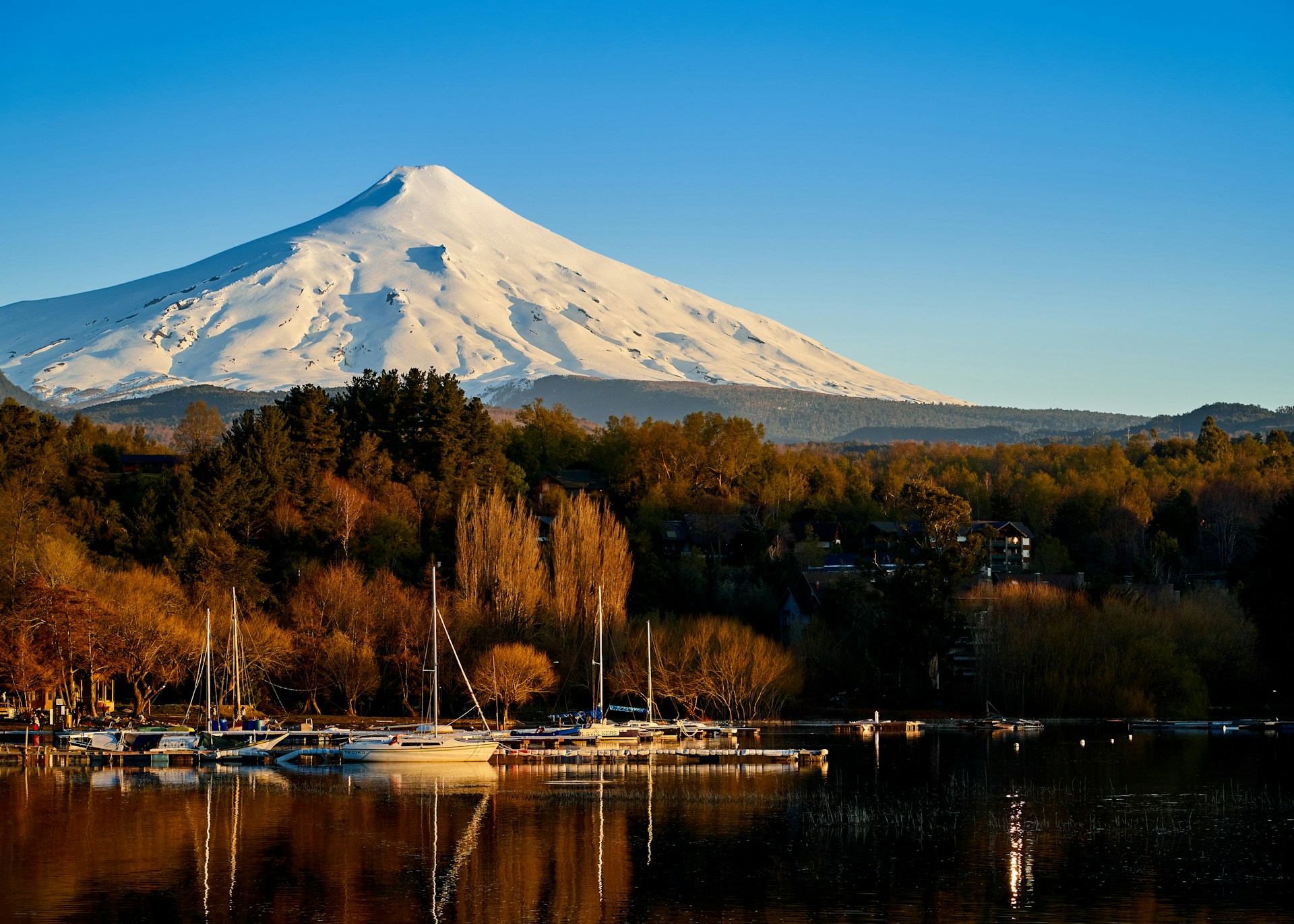 Lago y volcan Villarrica