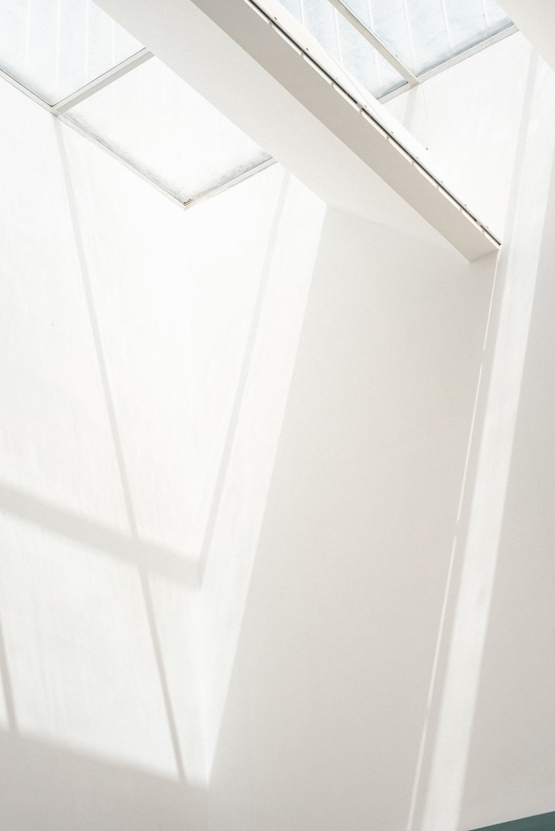 Ceiling vent integrated into a minimal interior