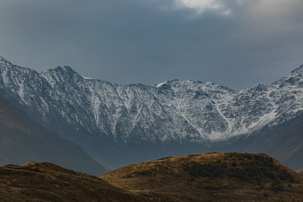 a snowy mountain range
