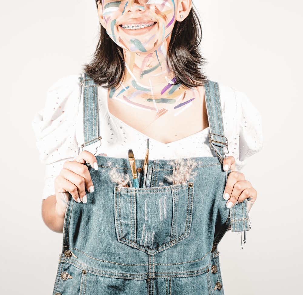 a woman wearing a white shirt and blue jeans