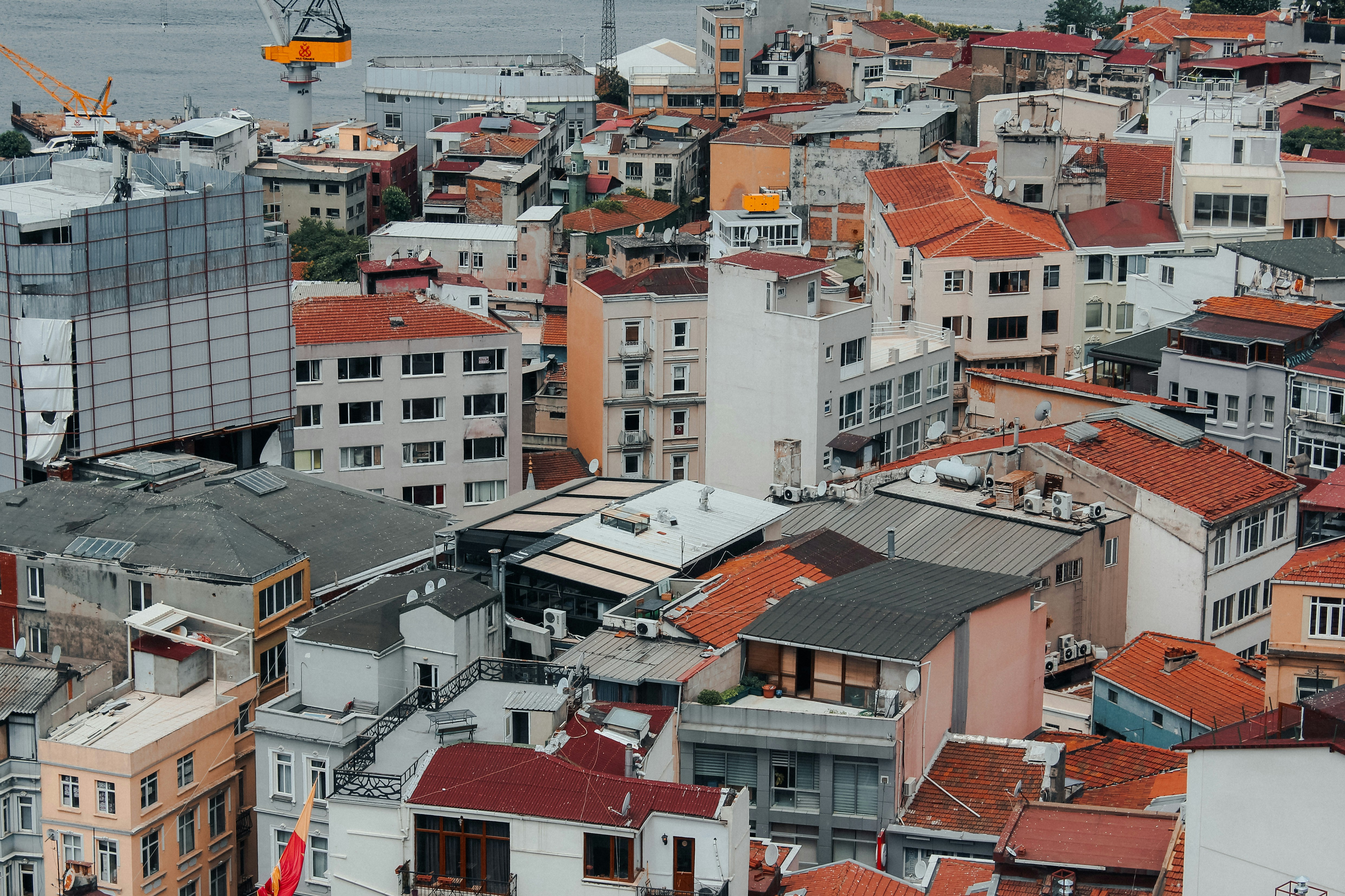 Antalya’da Sağanak Fırtına Hasara Yol Açtı: 3 Yaralı - Gündem haberi görseli