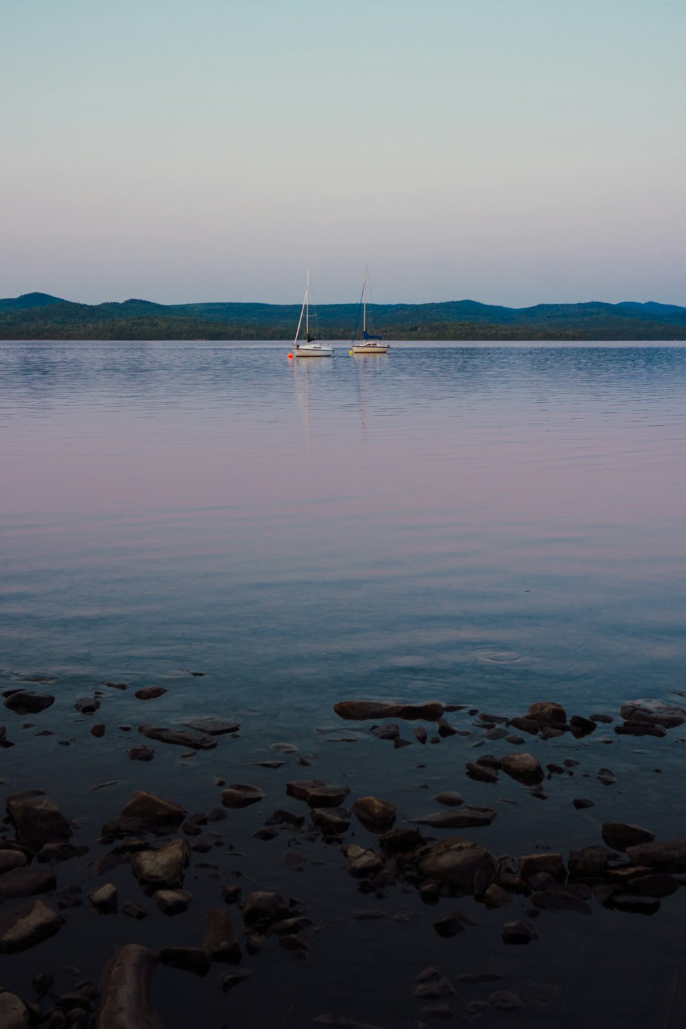 Un barco en el agua