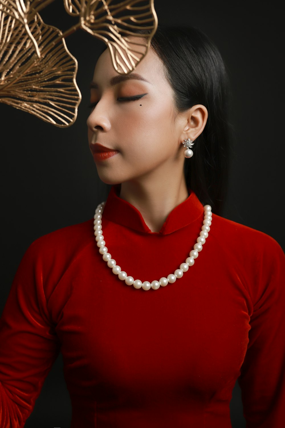 a woman wearing a red shirt