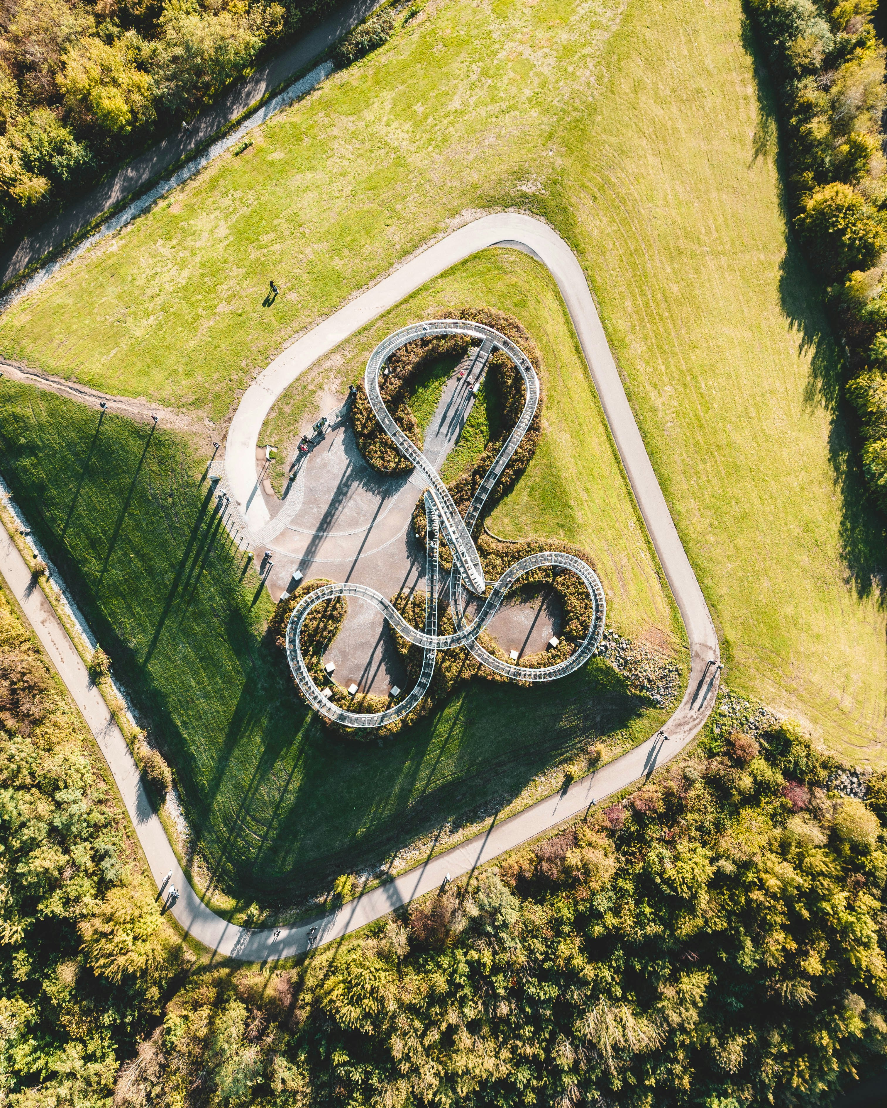 a circular road with a circular hole in the middle