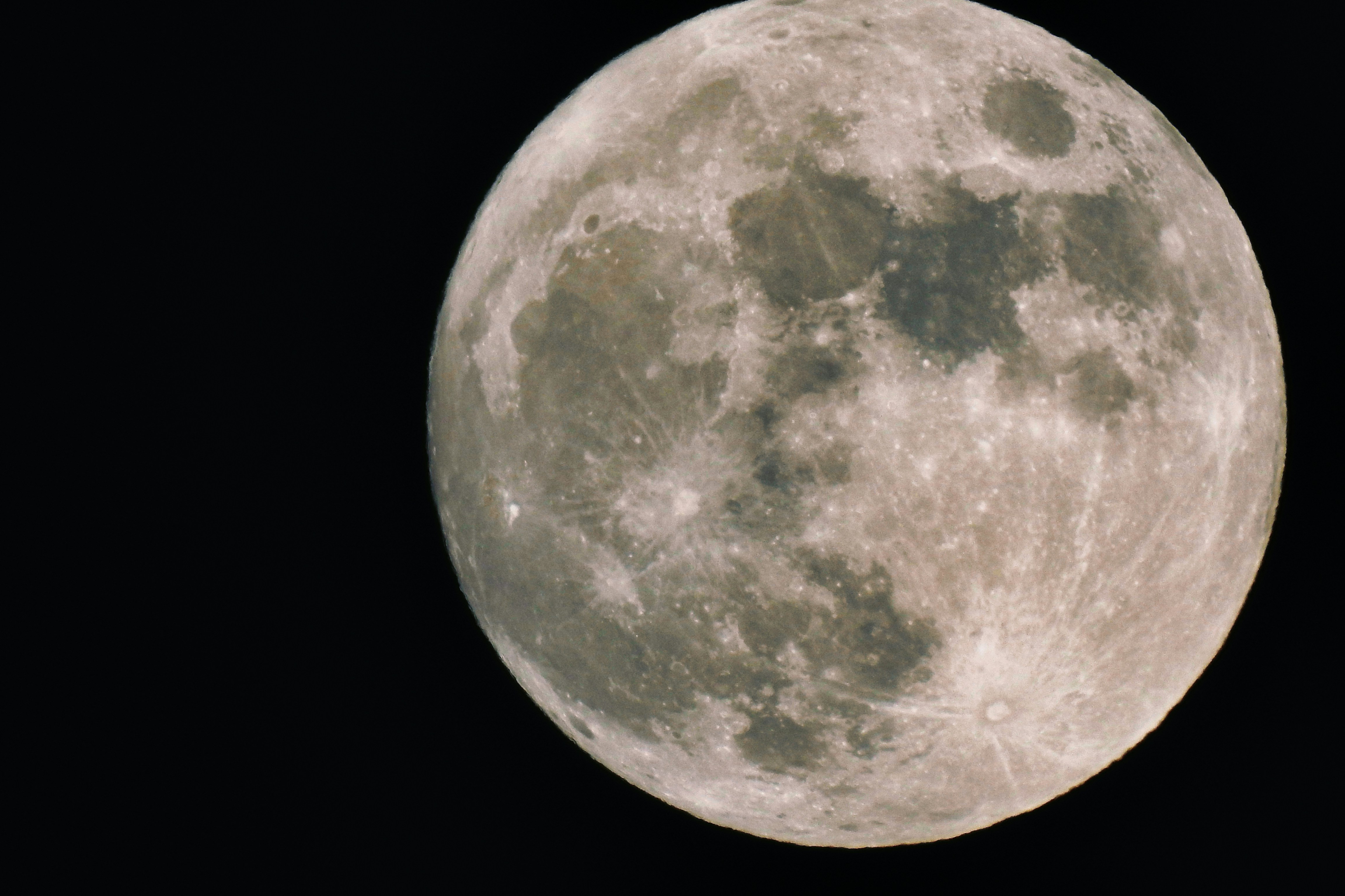 Photo by thomaskinto