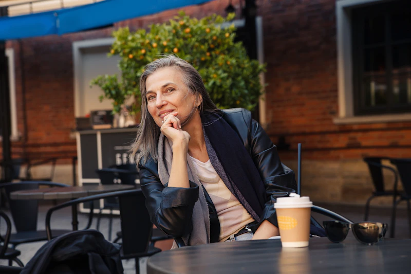 Sugar Mommy und Sugar Baby am Tisch