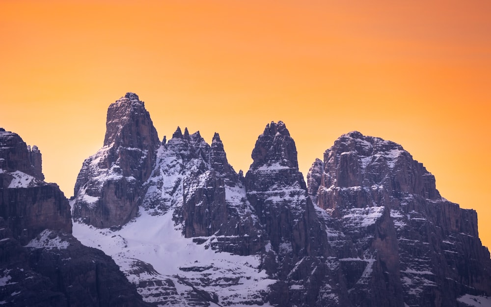 a snowy mountain range