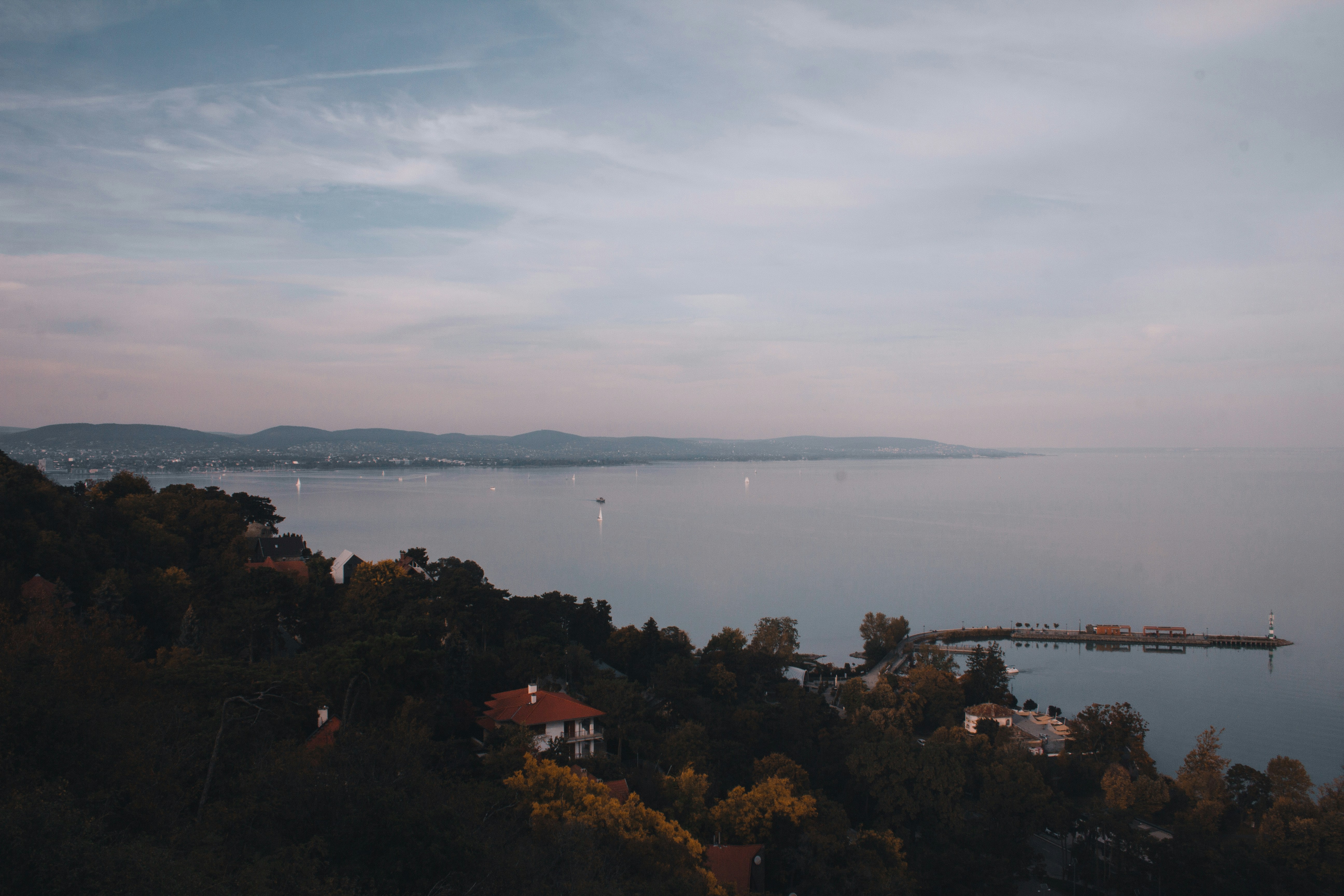 Photo by szabolcsantal