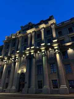 Evening shot of a public building illuminated, showcasing the quality and detail of the construction.