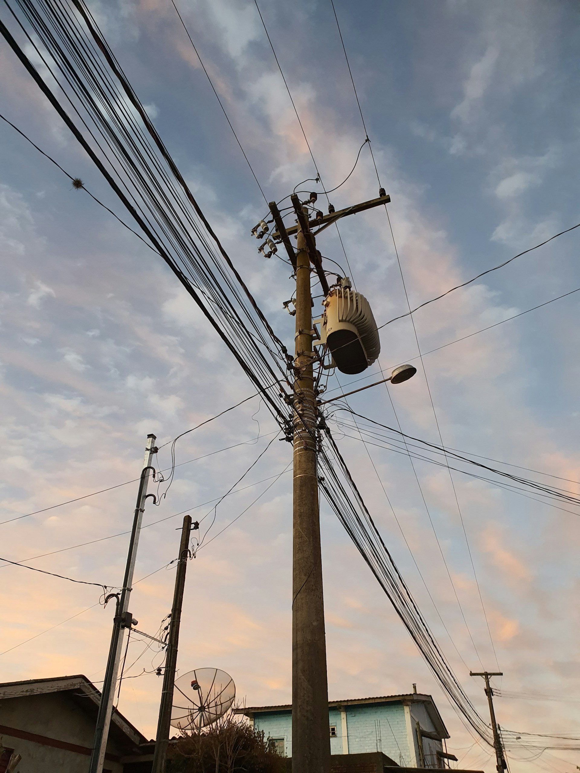 gray computer monitor