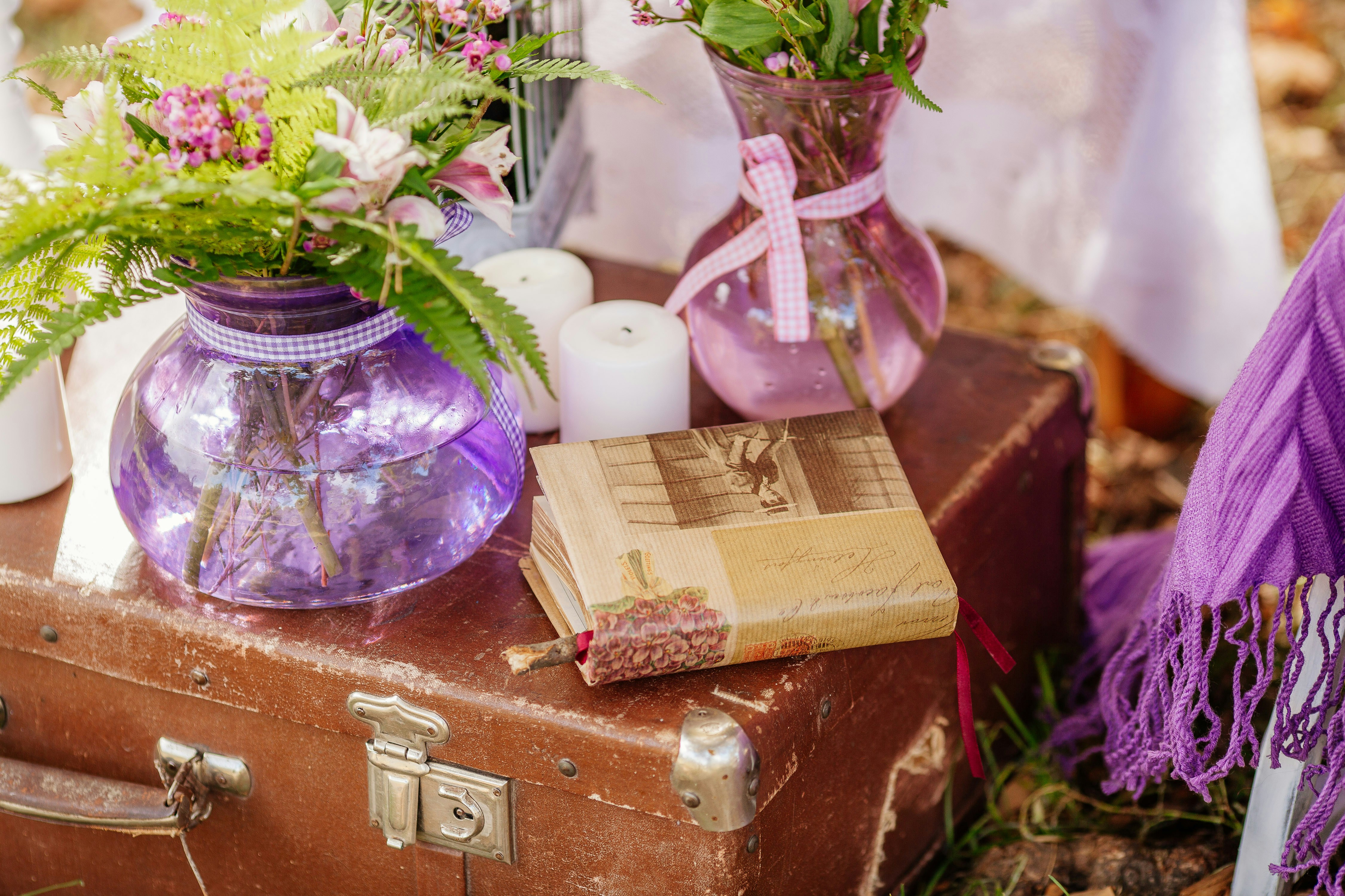 6 Luxury Gift Box Trends for Weddings in 2025