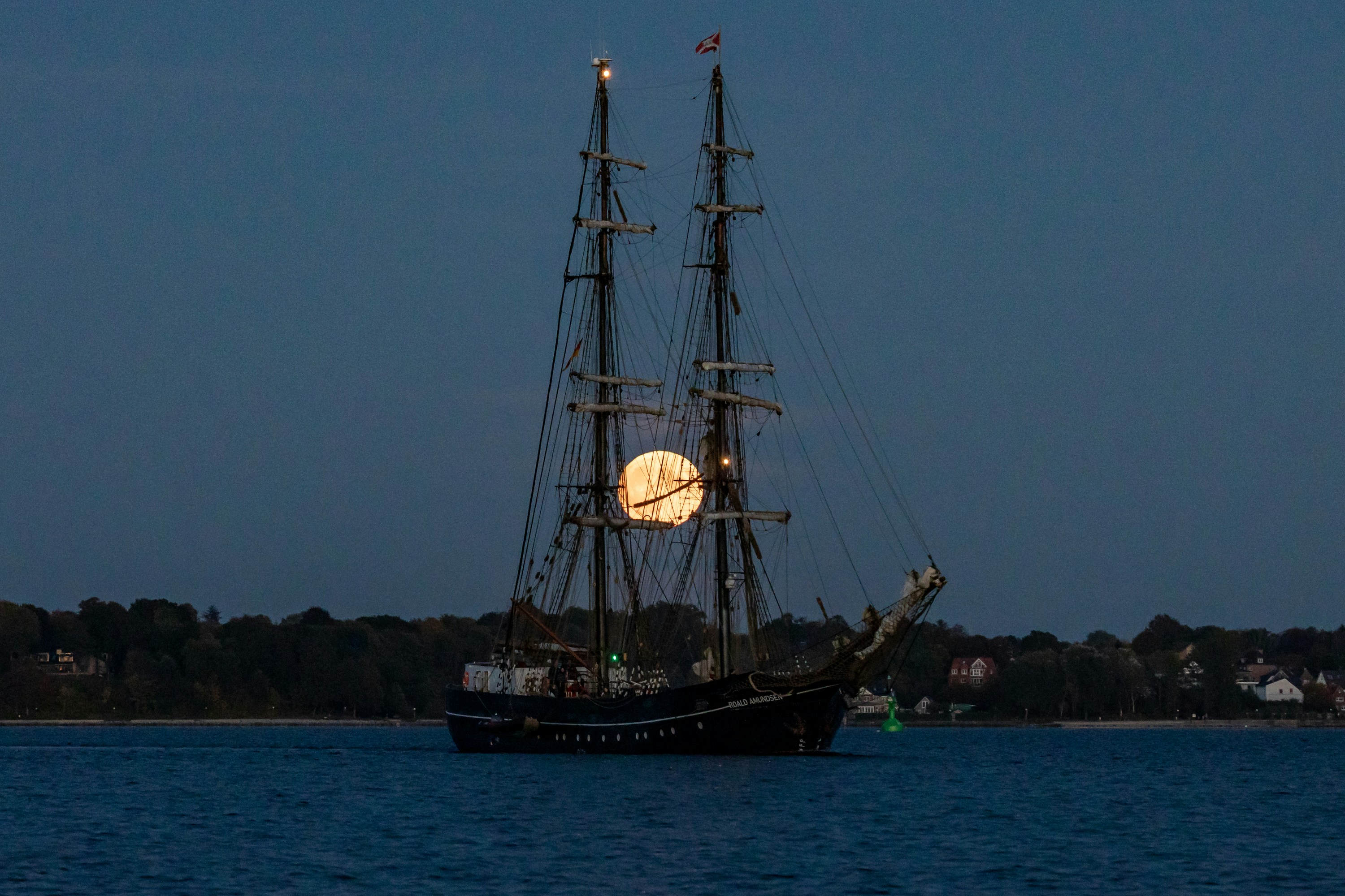 A large ship in the water photo – Free Boot Image on Unsplash