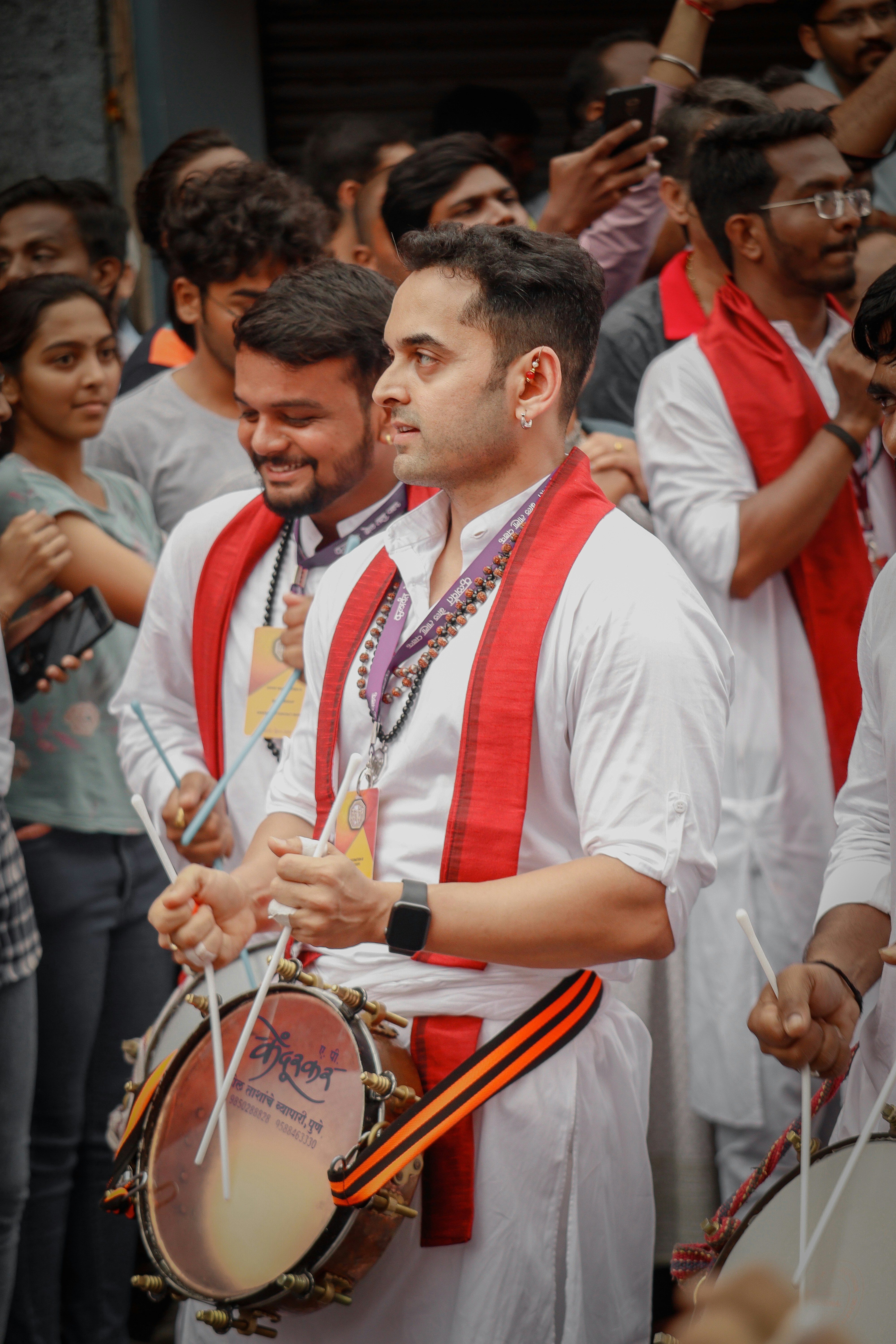 A man playing a musical instrument photo – Free Pune Image on Unsplash