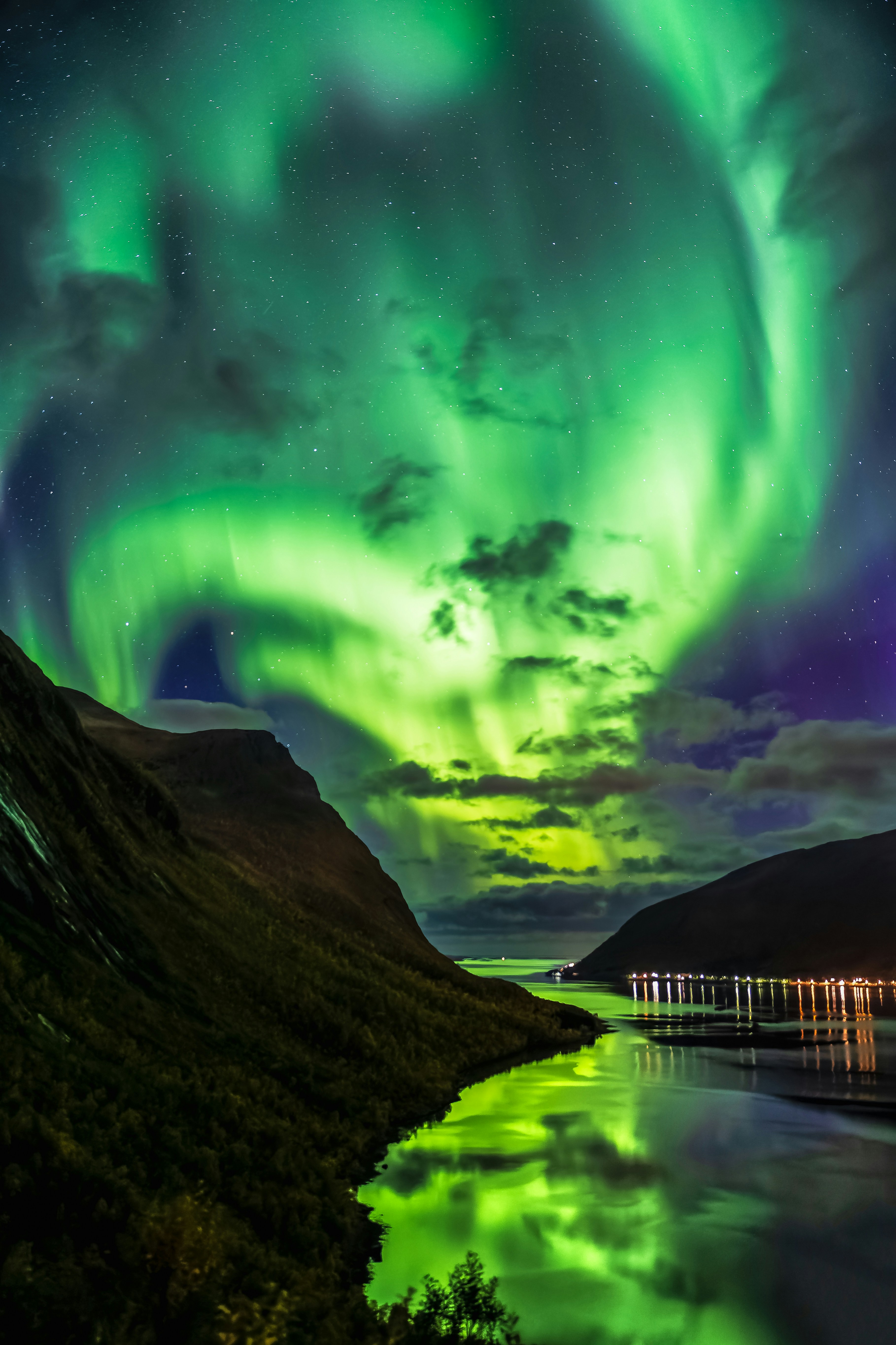 Green lights in the sky photo Free Norway Image on Unsplash