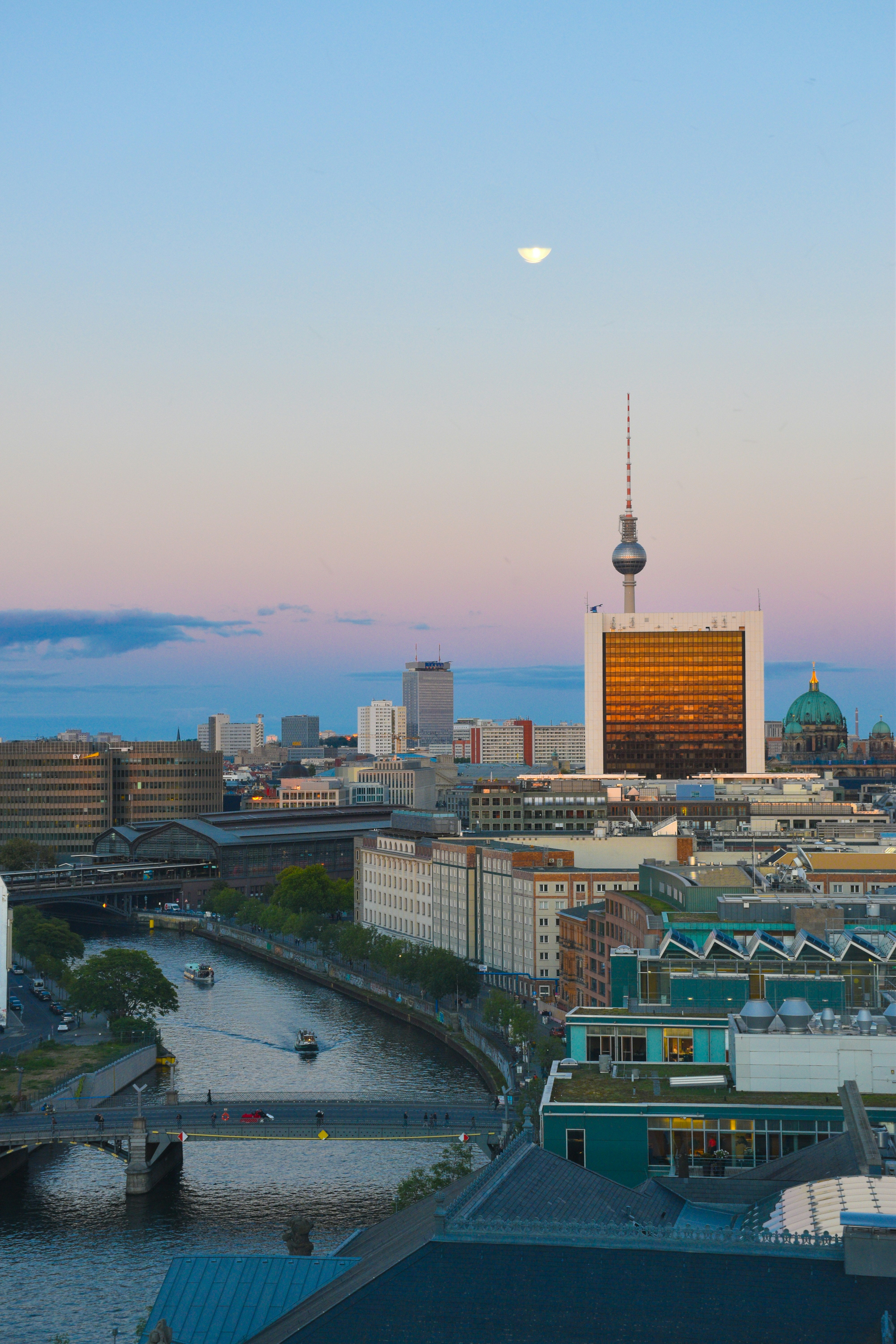 A river with a city in the background photo – Free Berlin Image on Unsplash
