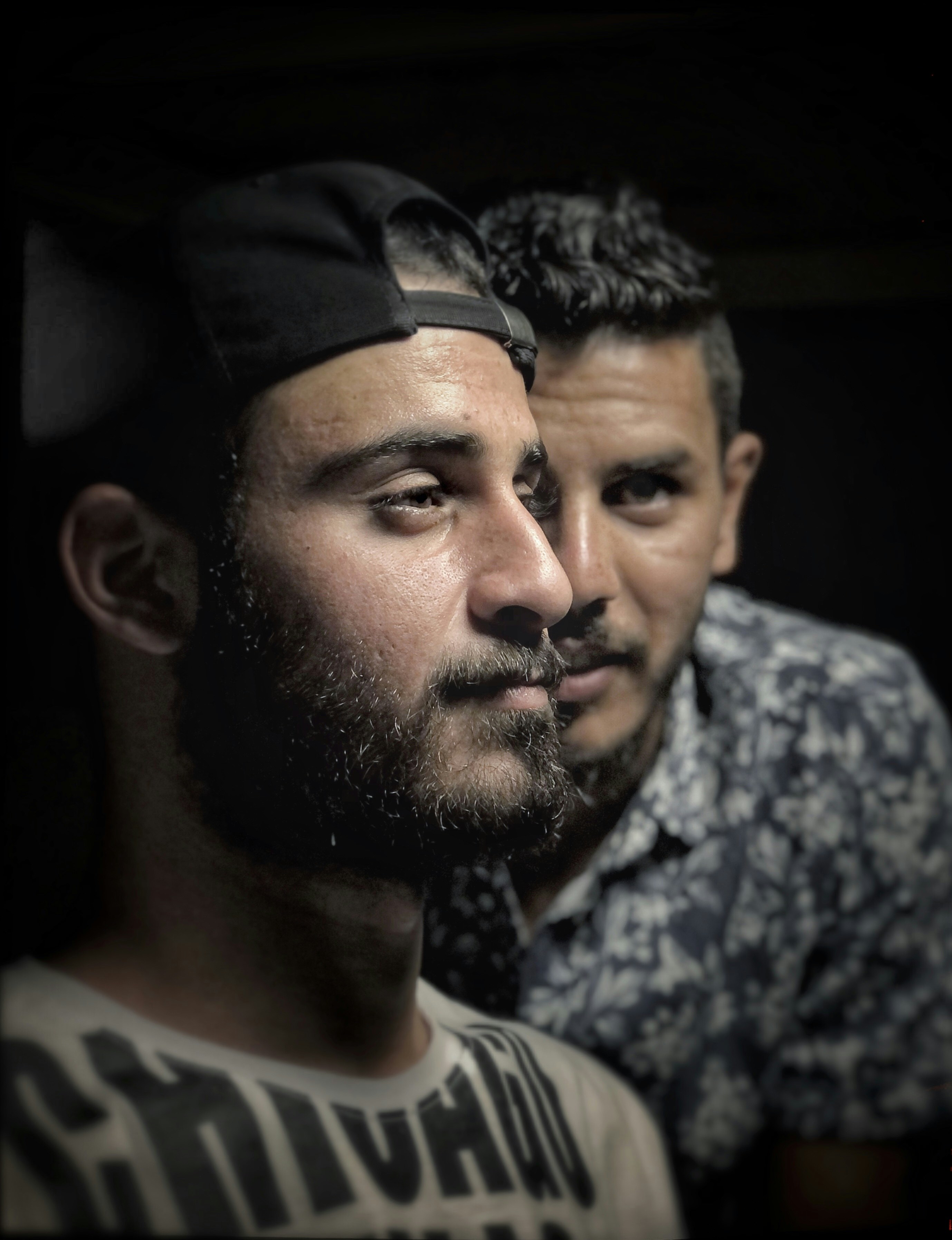 Dos hombres con barba