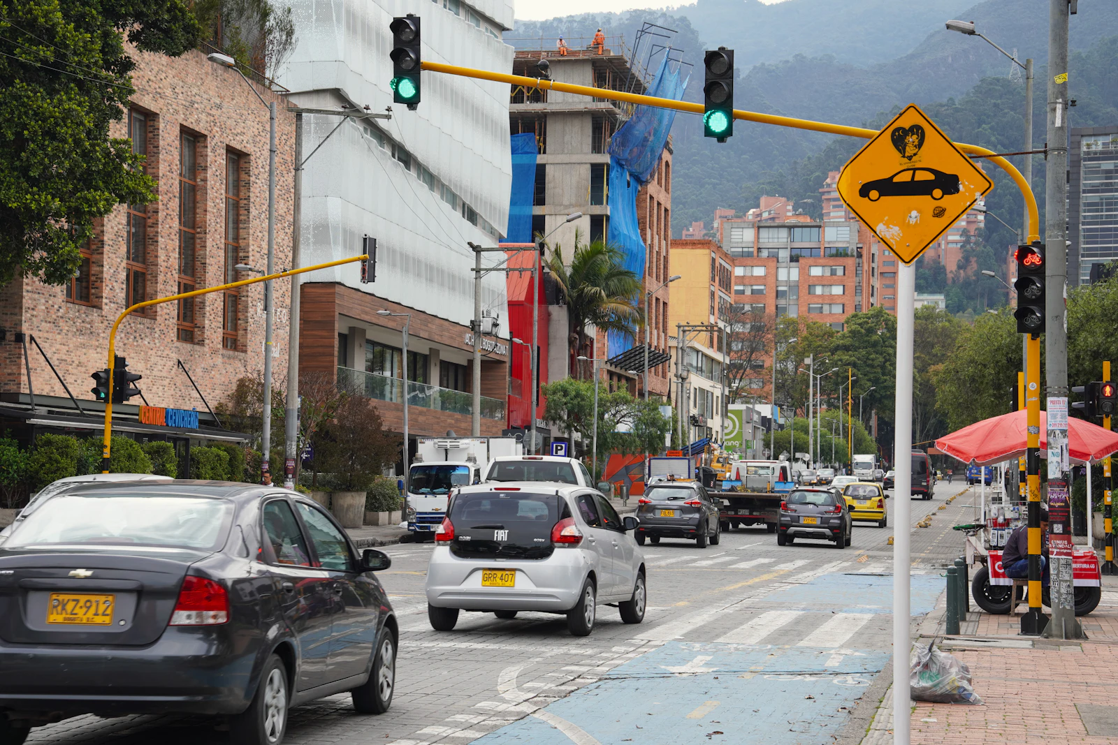Cars moving through a signed junction in Bogotá