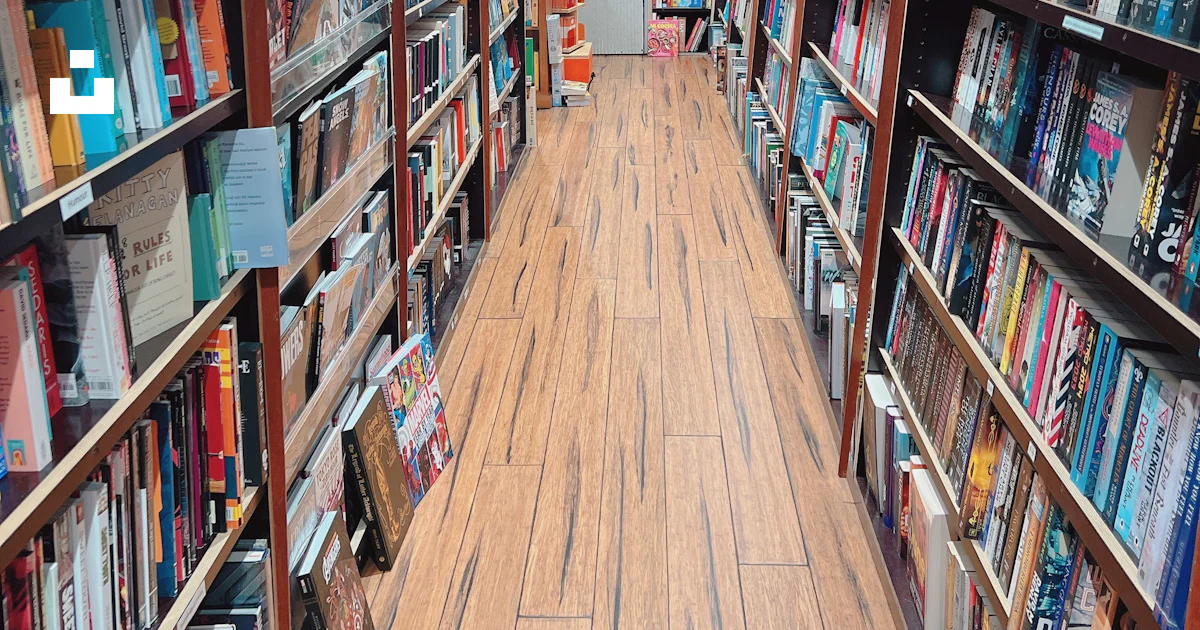 A library with shelves of books photo – Free Book Image on Unsplash