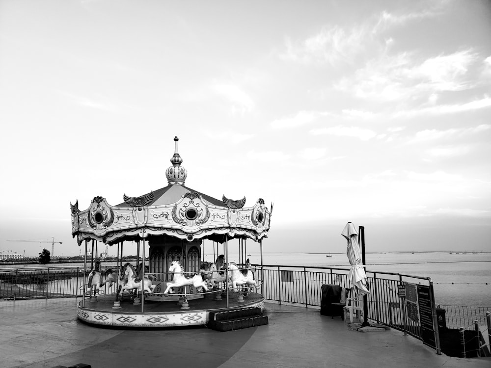 a boat with a dragon roof