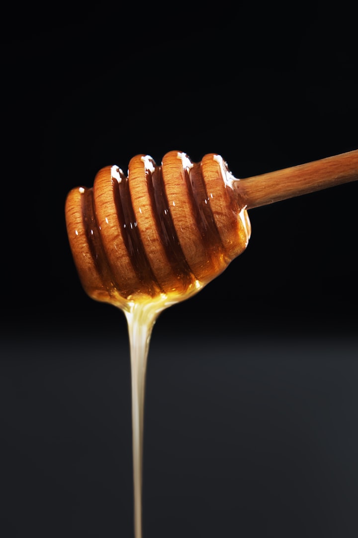 Sweet but Risky: Pros and Cons of Dogs Eating Honey with a Focus on Allergy Issues