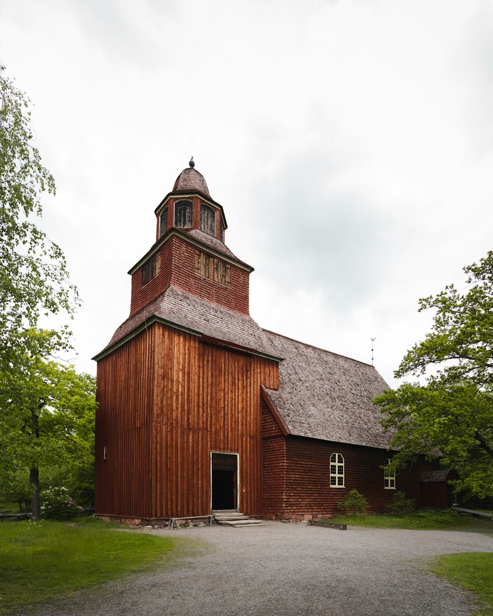 a brick building with Eagle Bluff Light