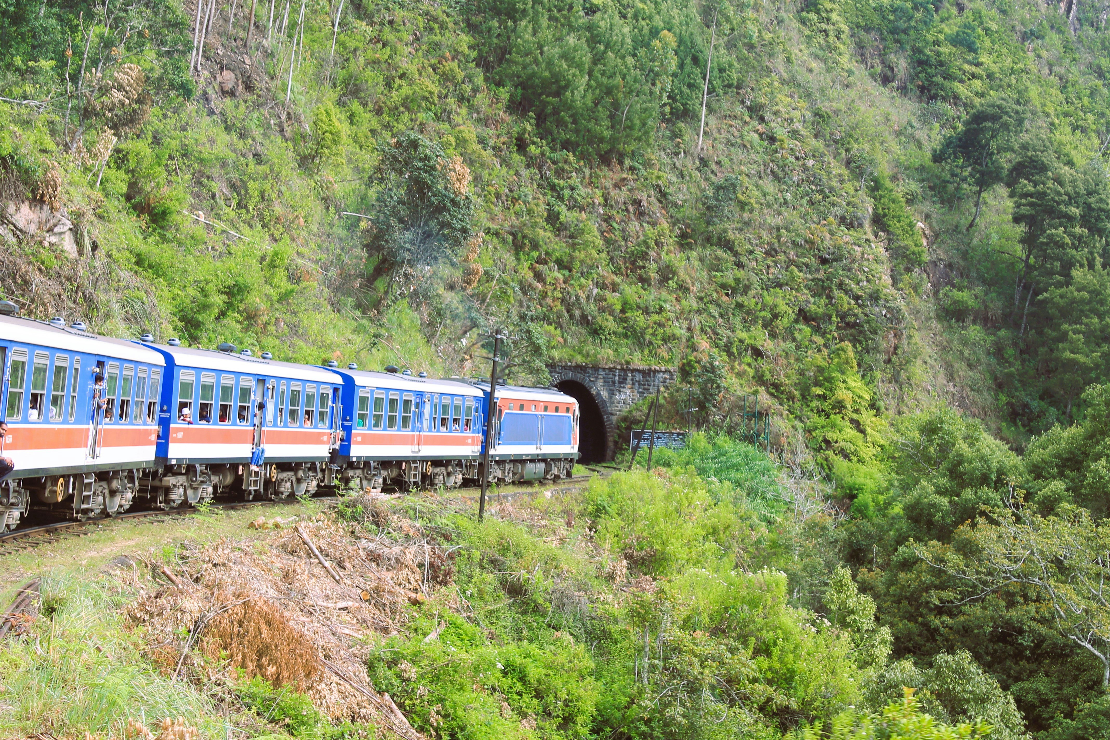 a train going through a tunnel