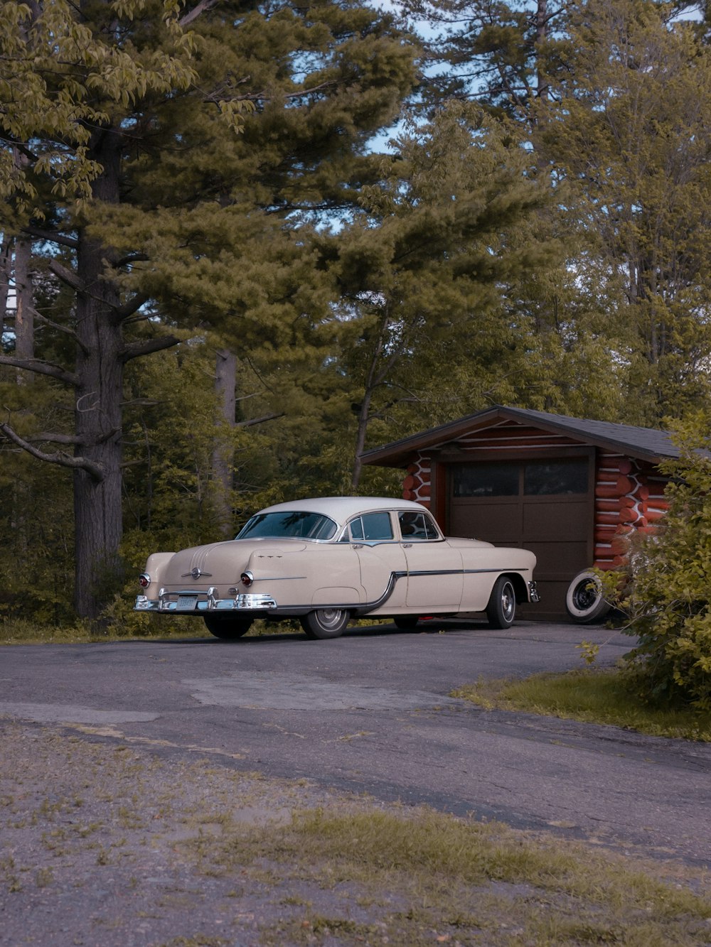 a car parked in front of a small building