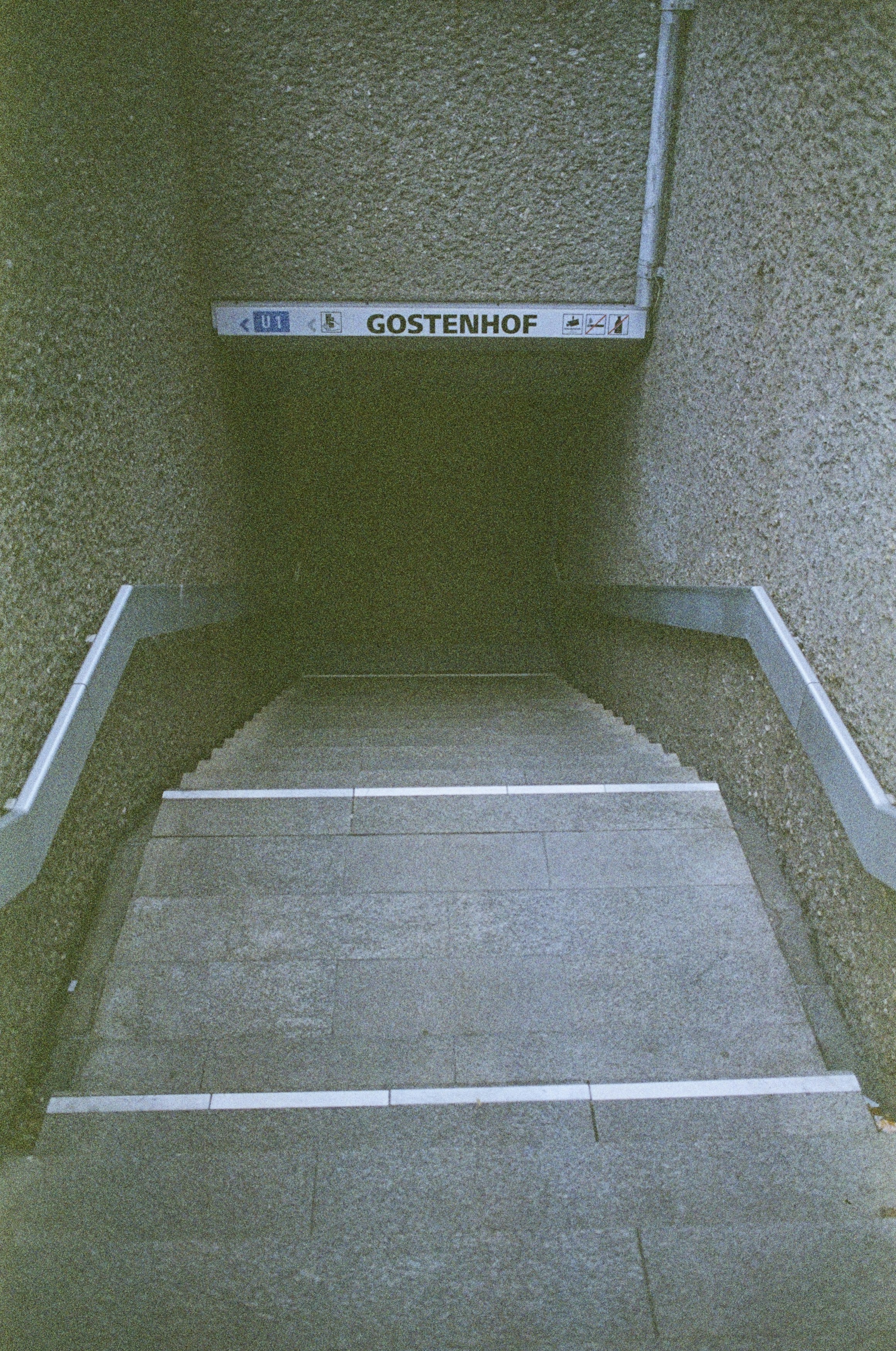 U-Bahn subway station – Gostenhof. Leica R7 (1994), Elmarit-R 2.8 28mm (1977). Hi-Res analog scan by www.totallyinfocus.com – Kodak Ektapress PJ 800 (expired 2002)