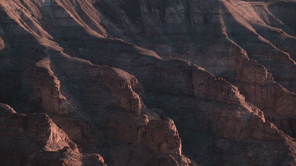 a large canyon with a few cracks