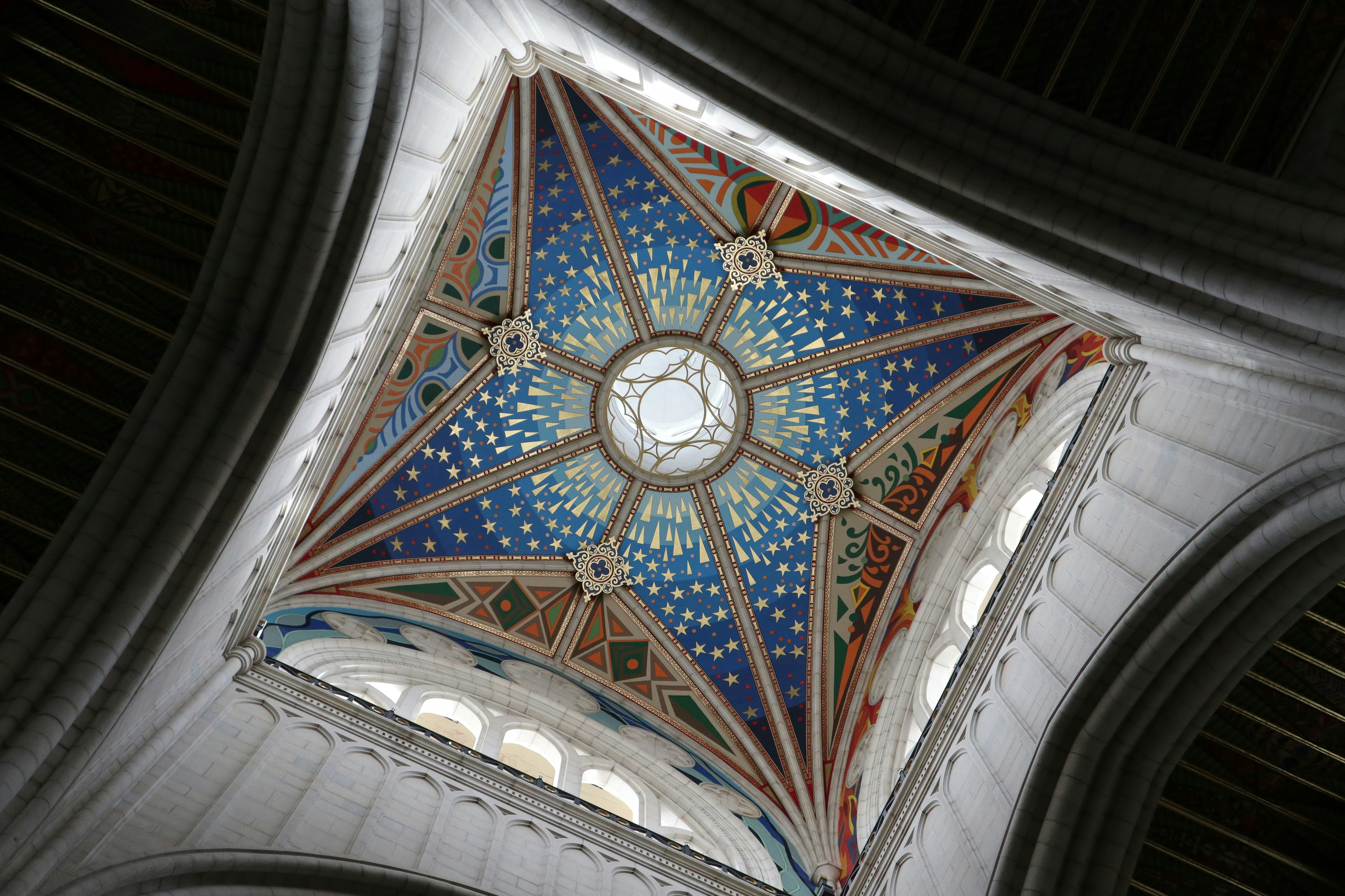 a large clock in a building, 