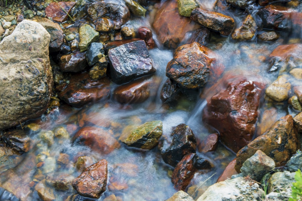 a close up of some rocks