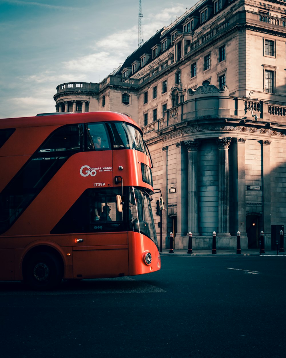 a bus parked in front of a building