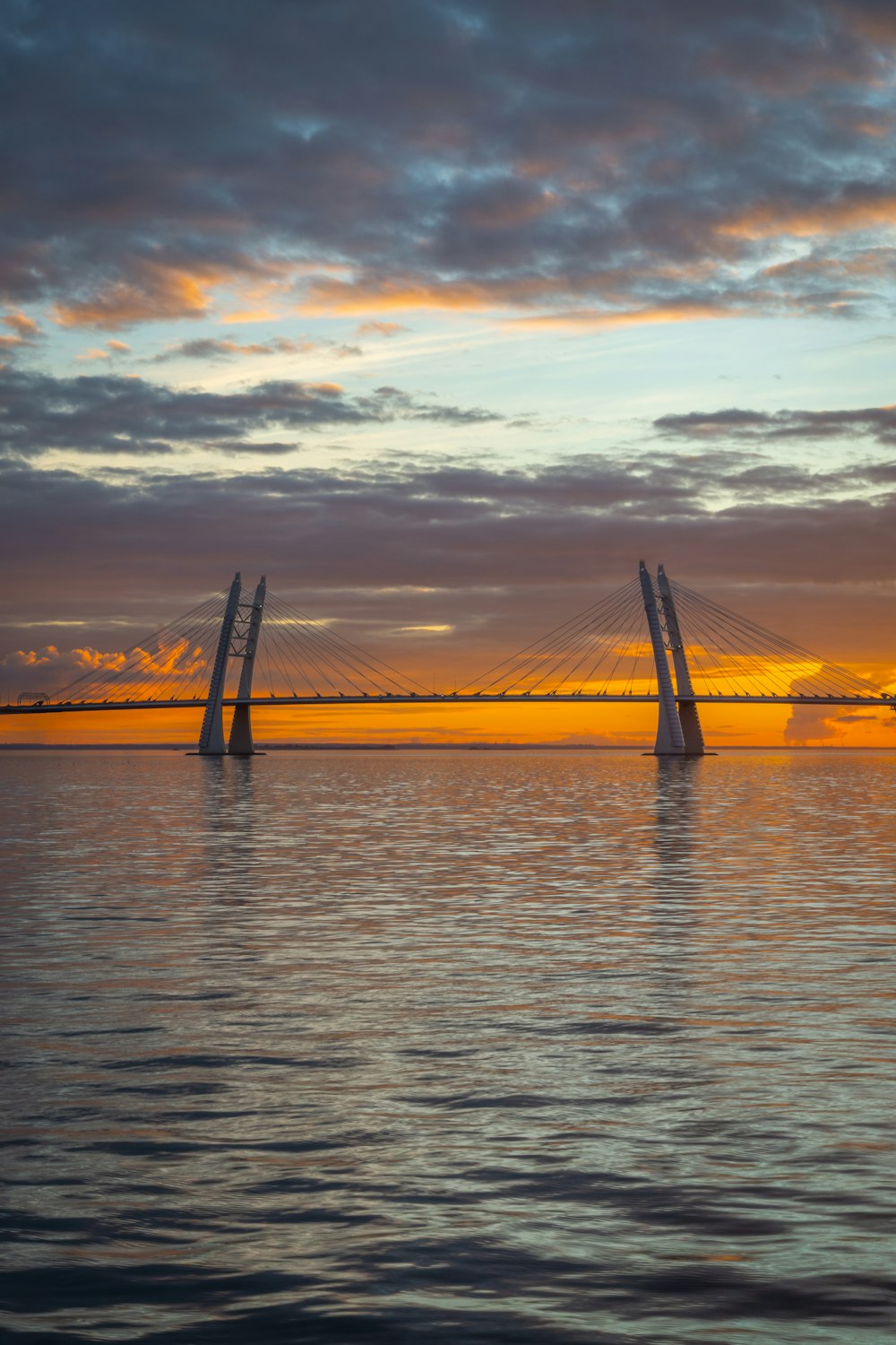 Un pont au-dessus de l’eau