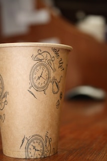 A vibrant red warning card showing a spilled sugar bowl with a clock indicating a 3-hour crash.