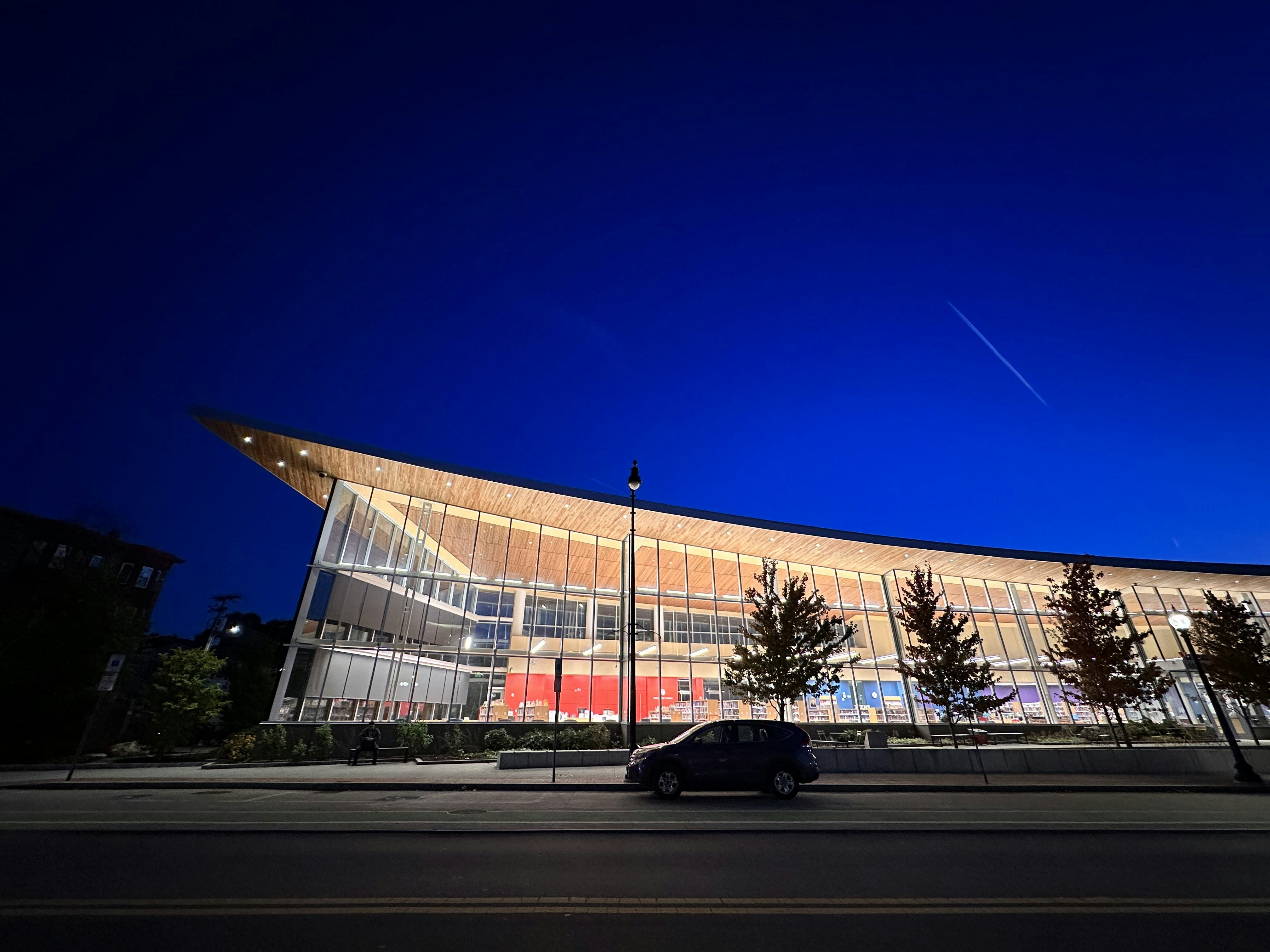A building with a car parked in front of it photo Free Cambridge