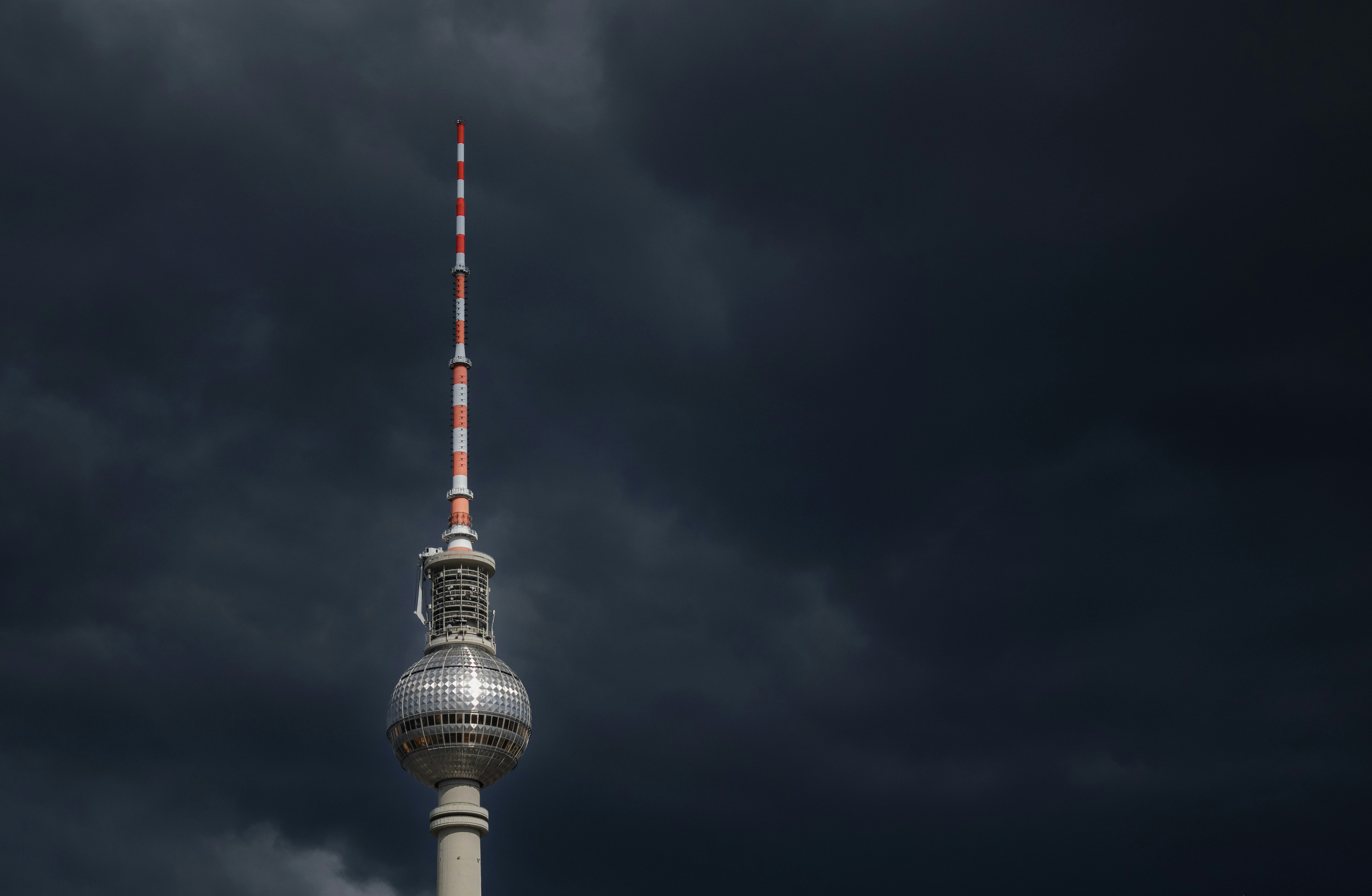 photo-1665827618673-d9d298f33f9c