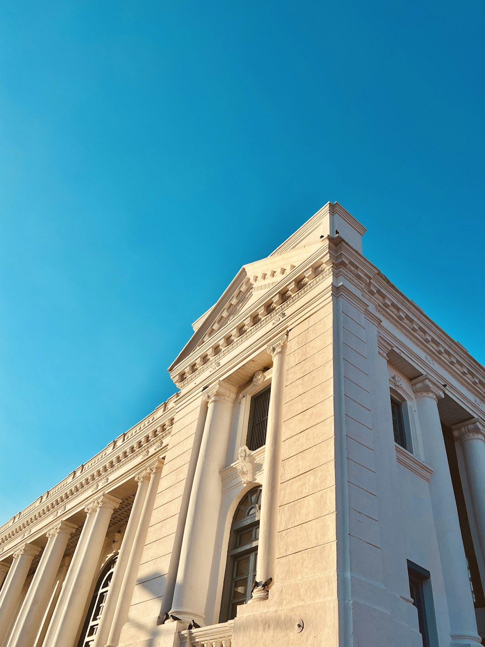 a building with columns and a blue sky