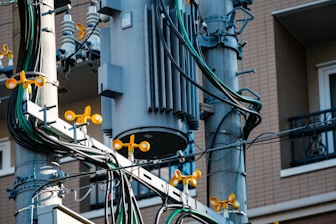 a bicycle is parked on the side of a building
