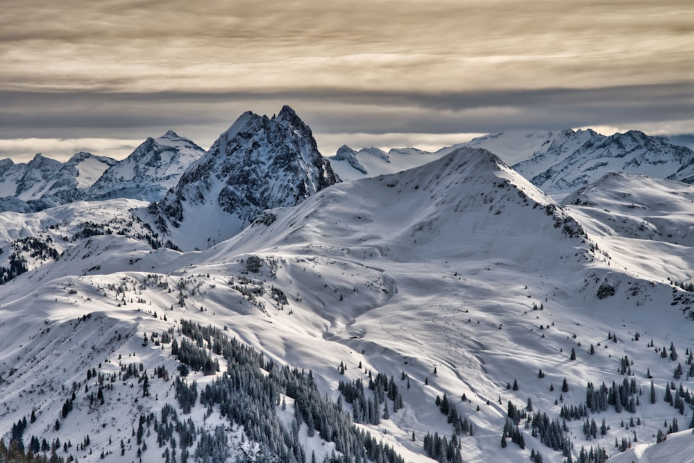 a snowy mountain range