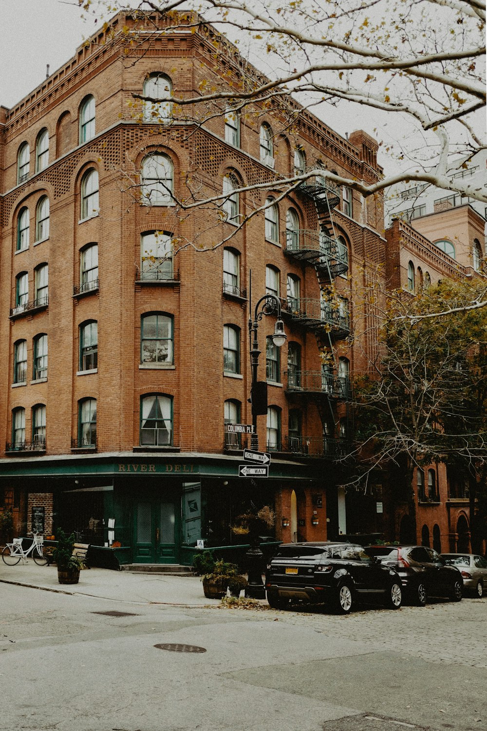 a brick building with cars parked in front of it