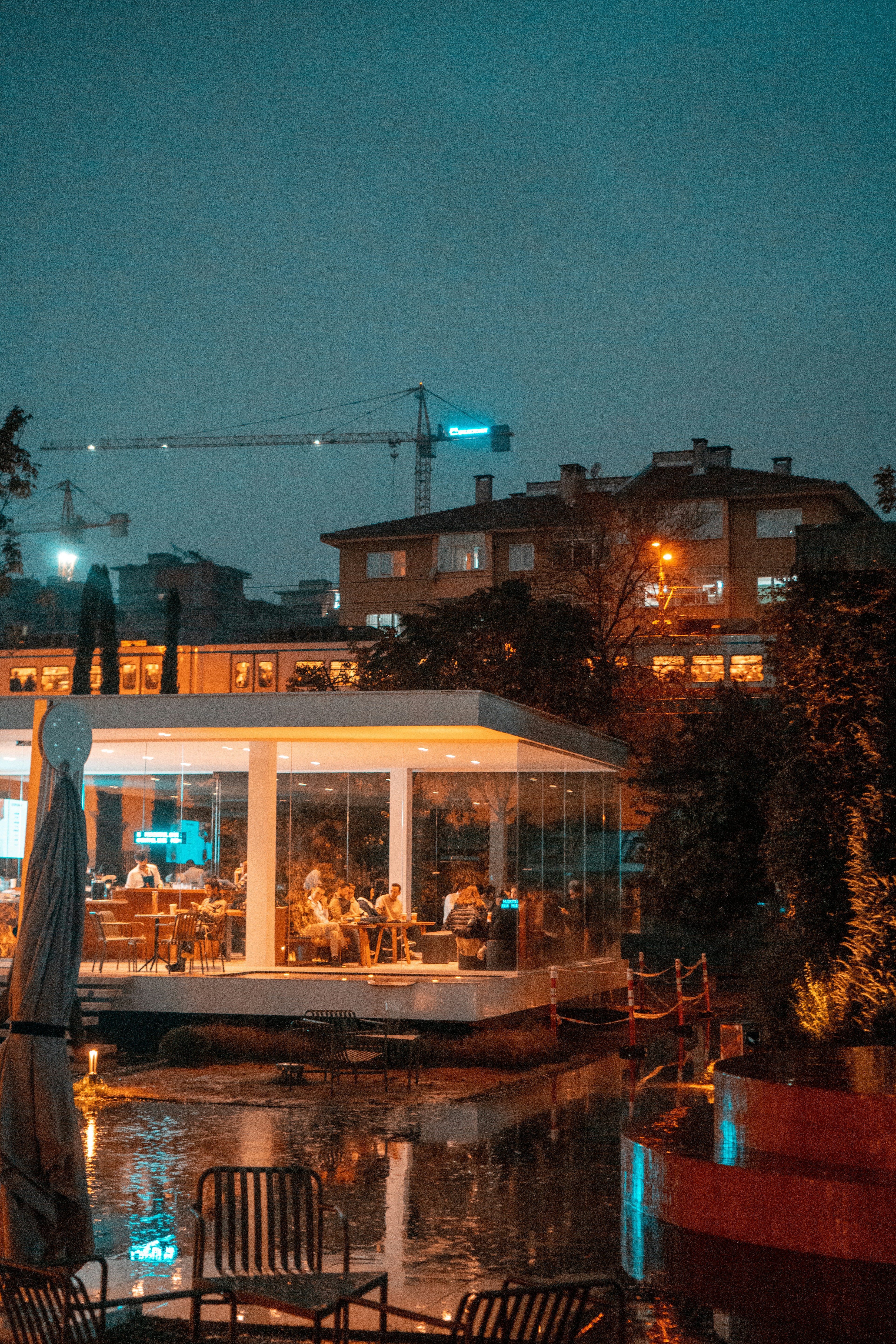 Are there clubs with DJs in Évora in 2026?
