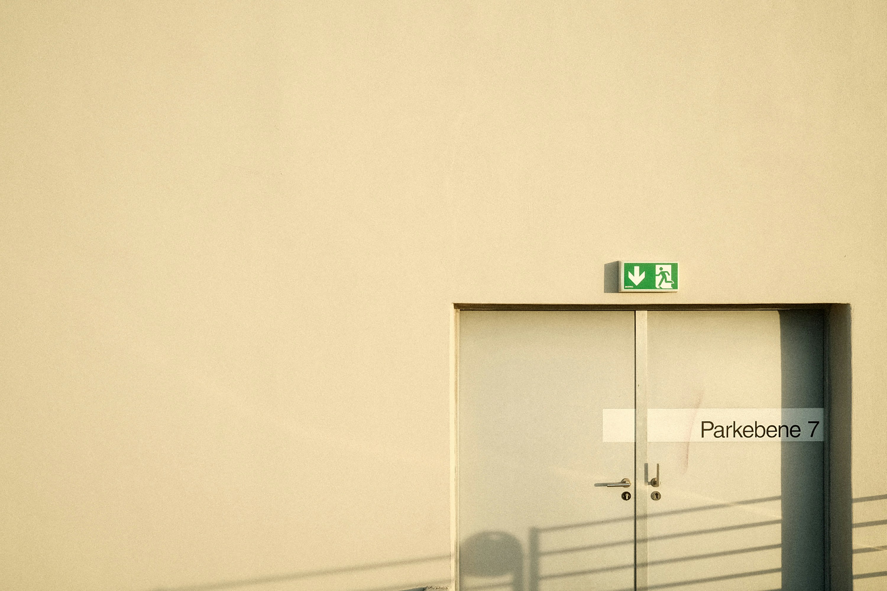 jakie są przepisy odnośnie do drzwi przeciwpożarowych