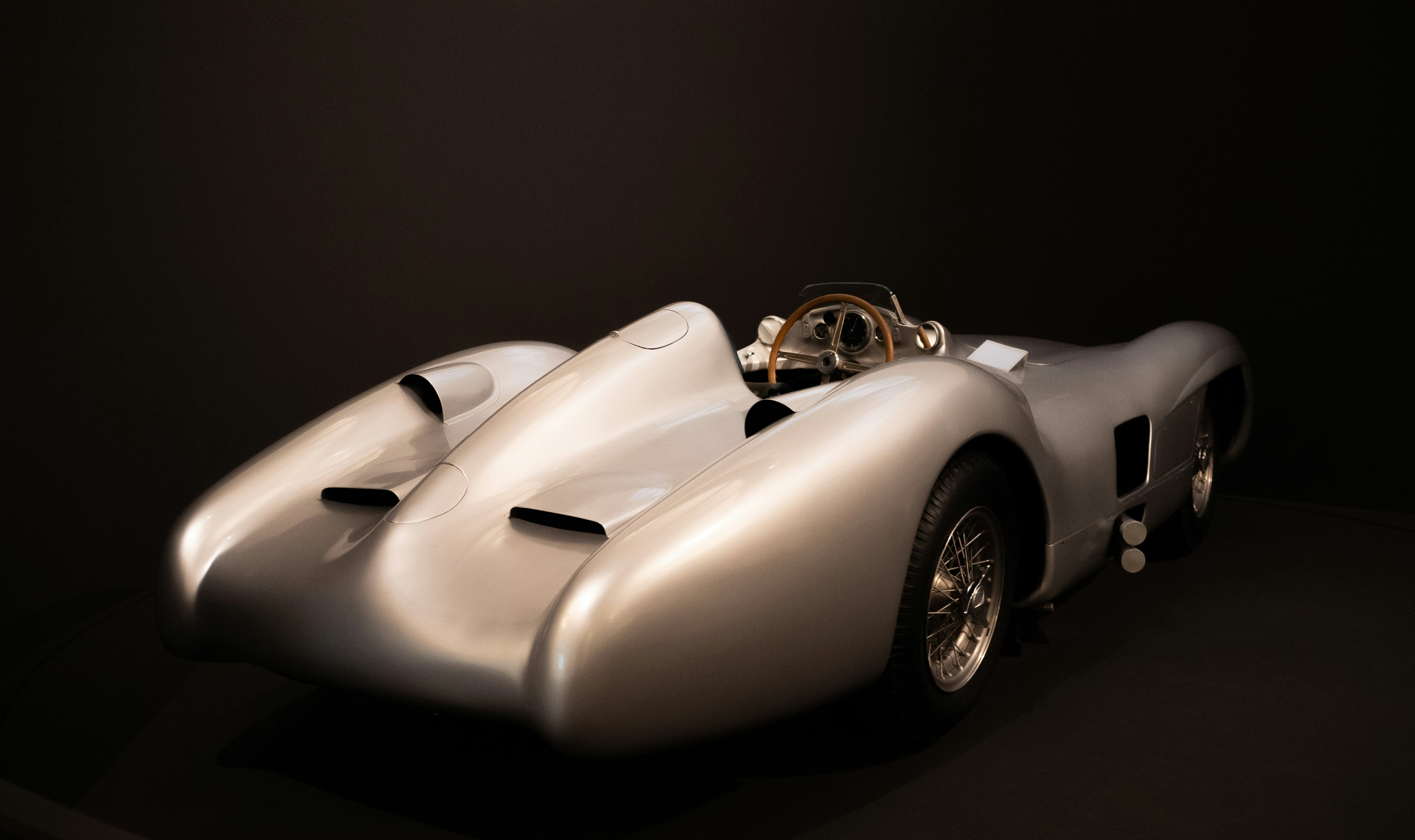 a silver sports car, 