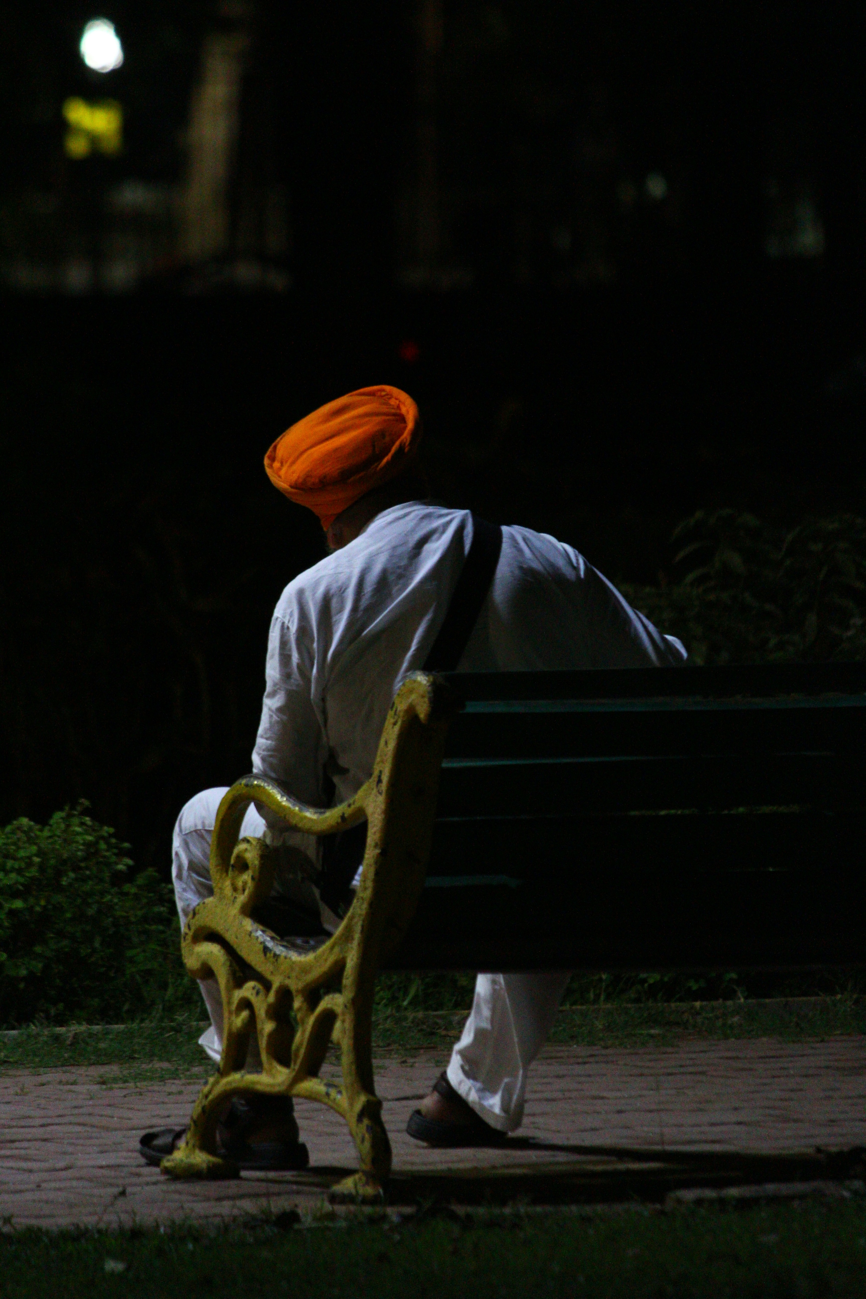 A person sitting on a bench photo – Free Furniture Image on Unsplash