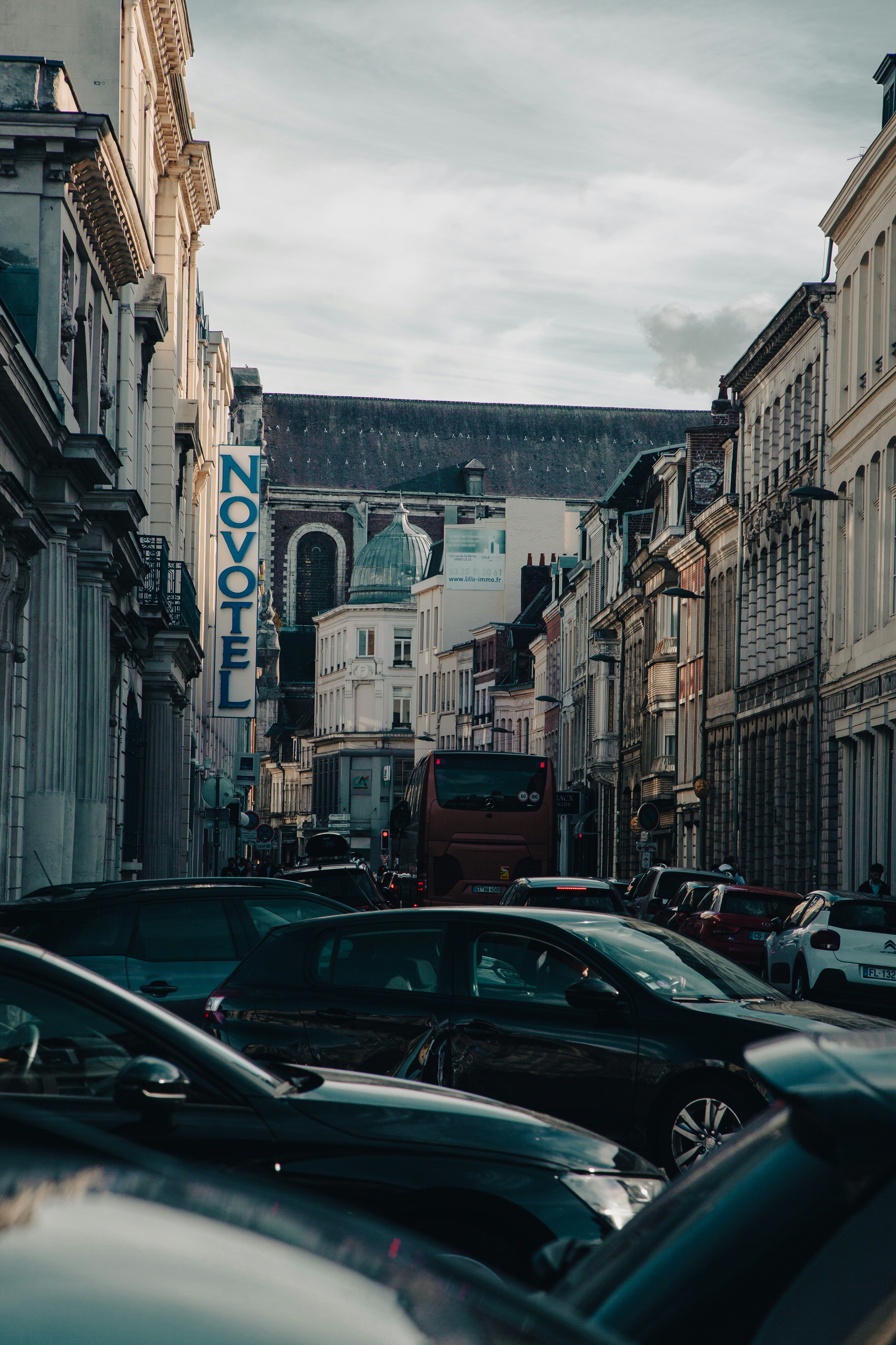 Choose from a curated selection of car photos. Always free on Unsplash.
