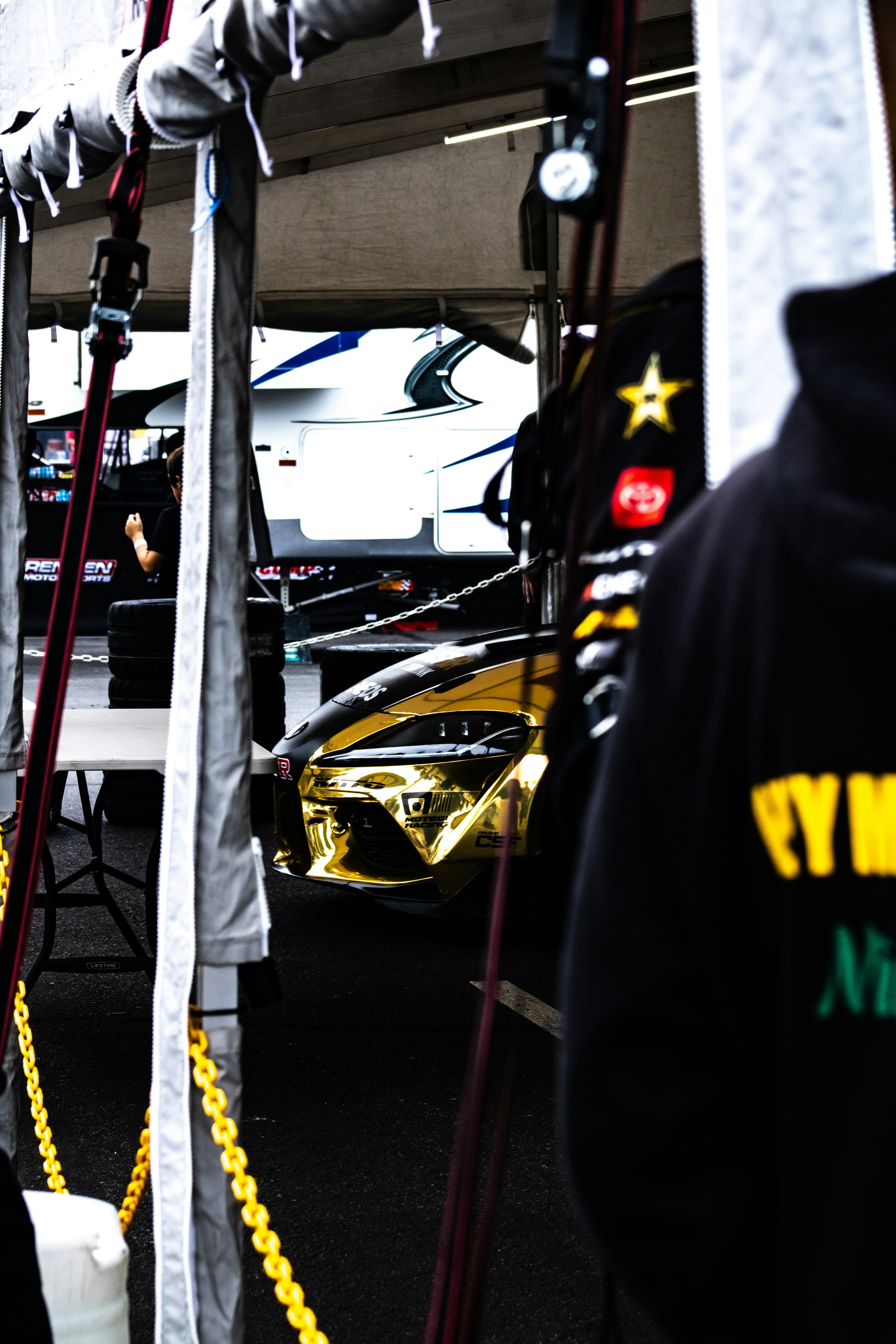 gold car wallpaper, wallpaper, DMC DeLorean: A Look at the Gold Plated Edition 1