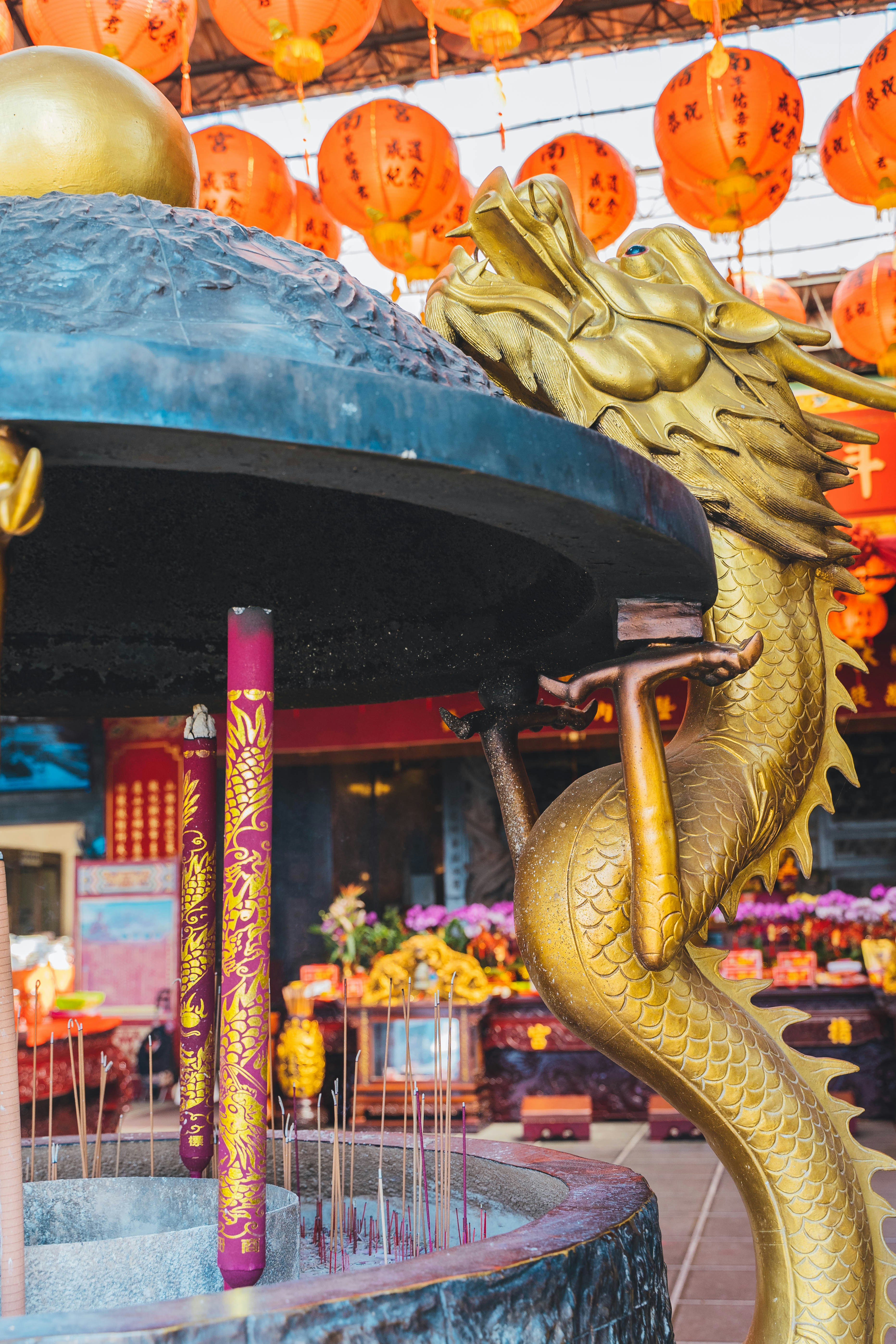 A large dragon statue photo Free Wenshan district Image on Unsplash