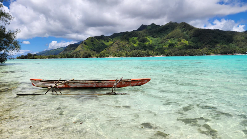 Mo'orea and its bay